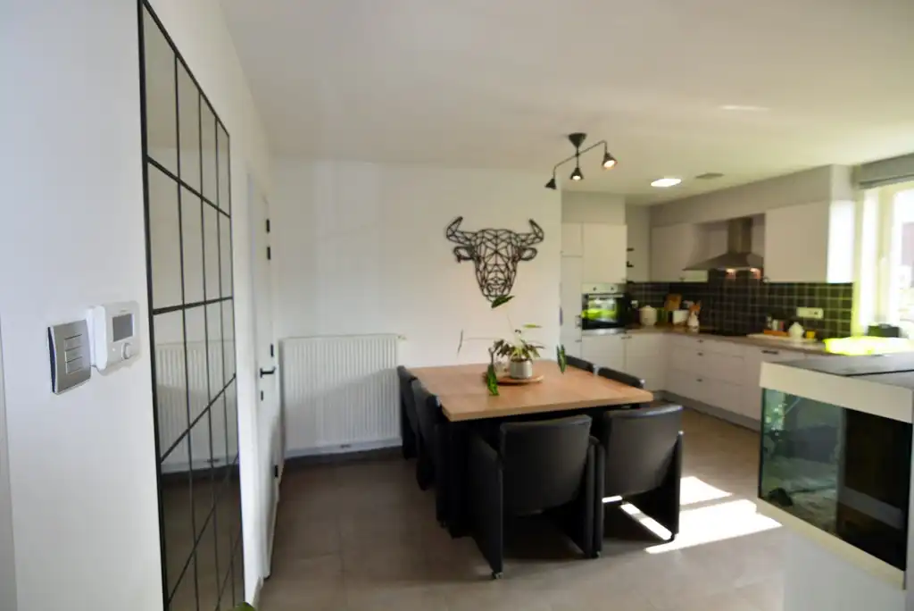 Energiezuinig duplex-appartement met 2 slpk, terras en carport met berging. foto 14