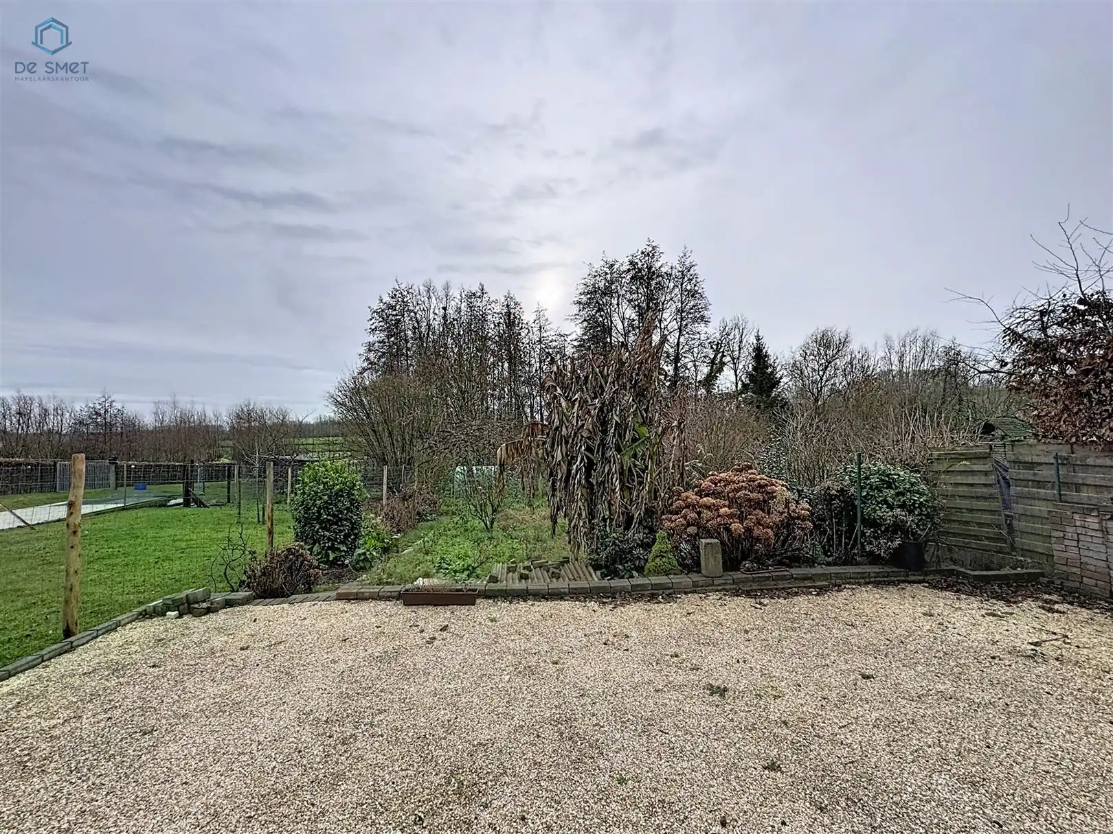 Zeer ruime woning met grote tuin, bos en landelijk uitzicht foto 21