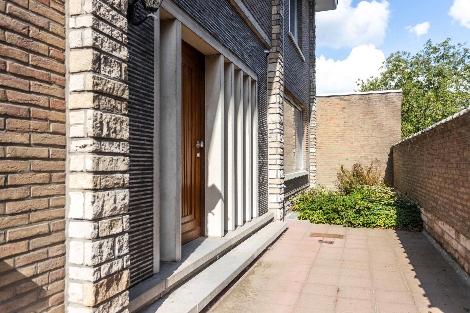 Statige woning met 7 slaapkamers + tuin op 2430 m2 foto 3