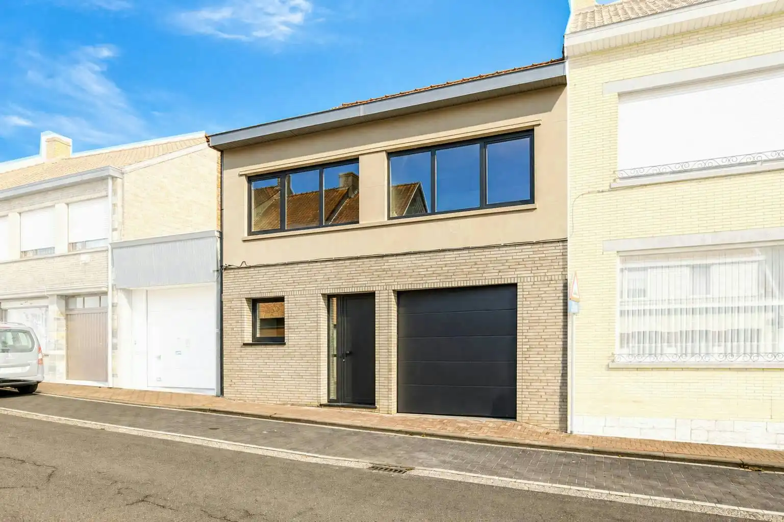 Modern, energiezuinig en instapklaar huis te koop in Poperinge foto 2