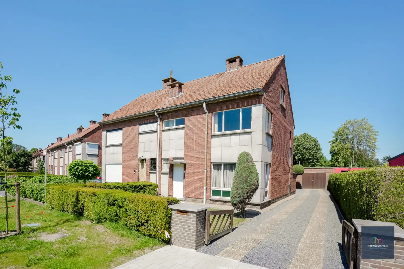 Hoofdfoto van de publicatie: Te renoveren HOB met garage en bijgebouw op een mooi perceel