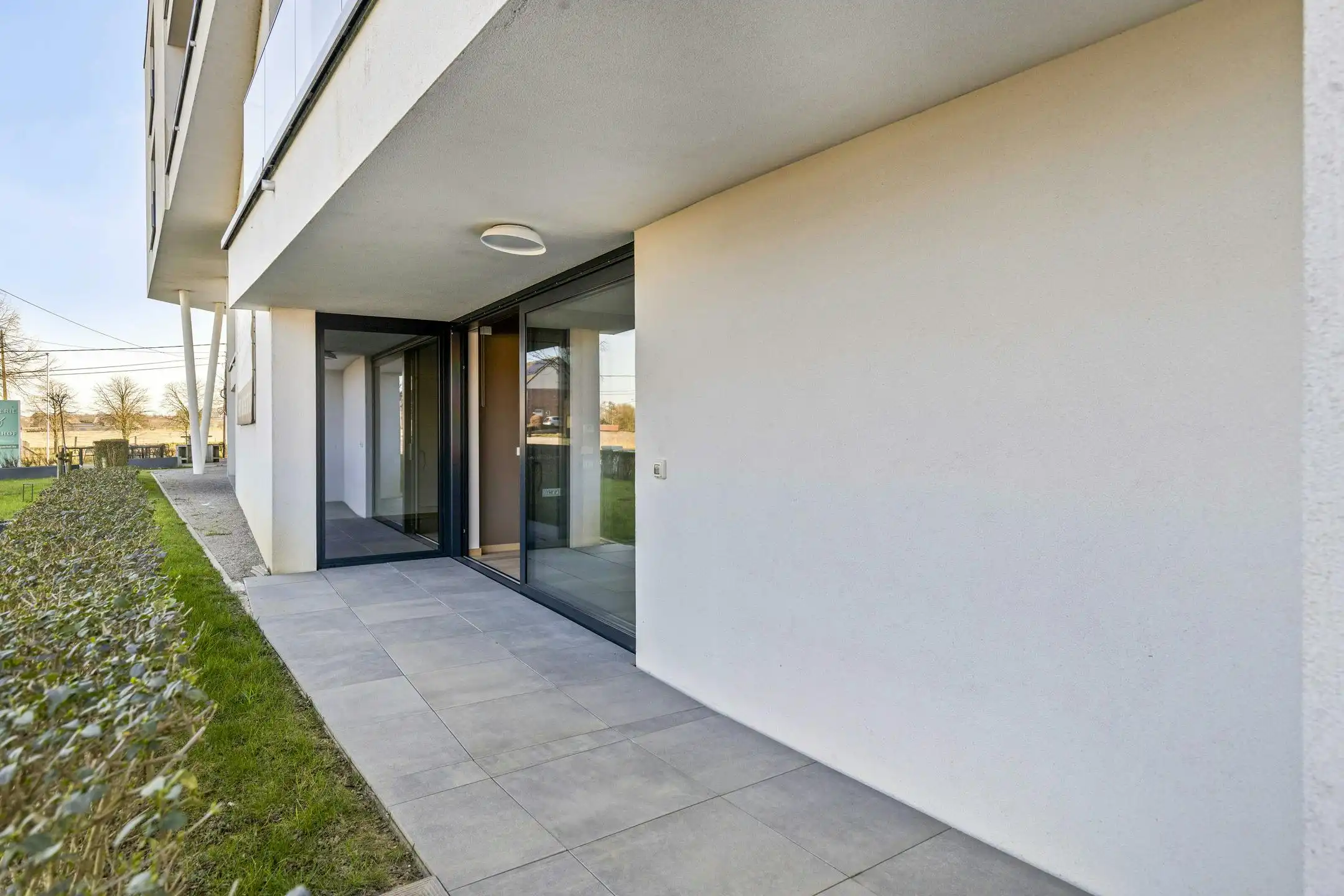 Verzorgde assistentiewoning met terras te Zwevegem foto 6