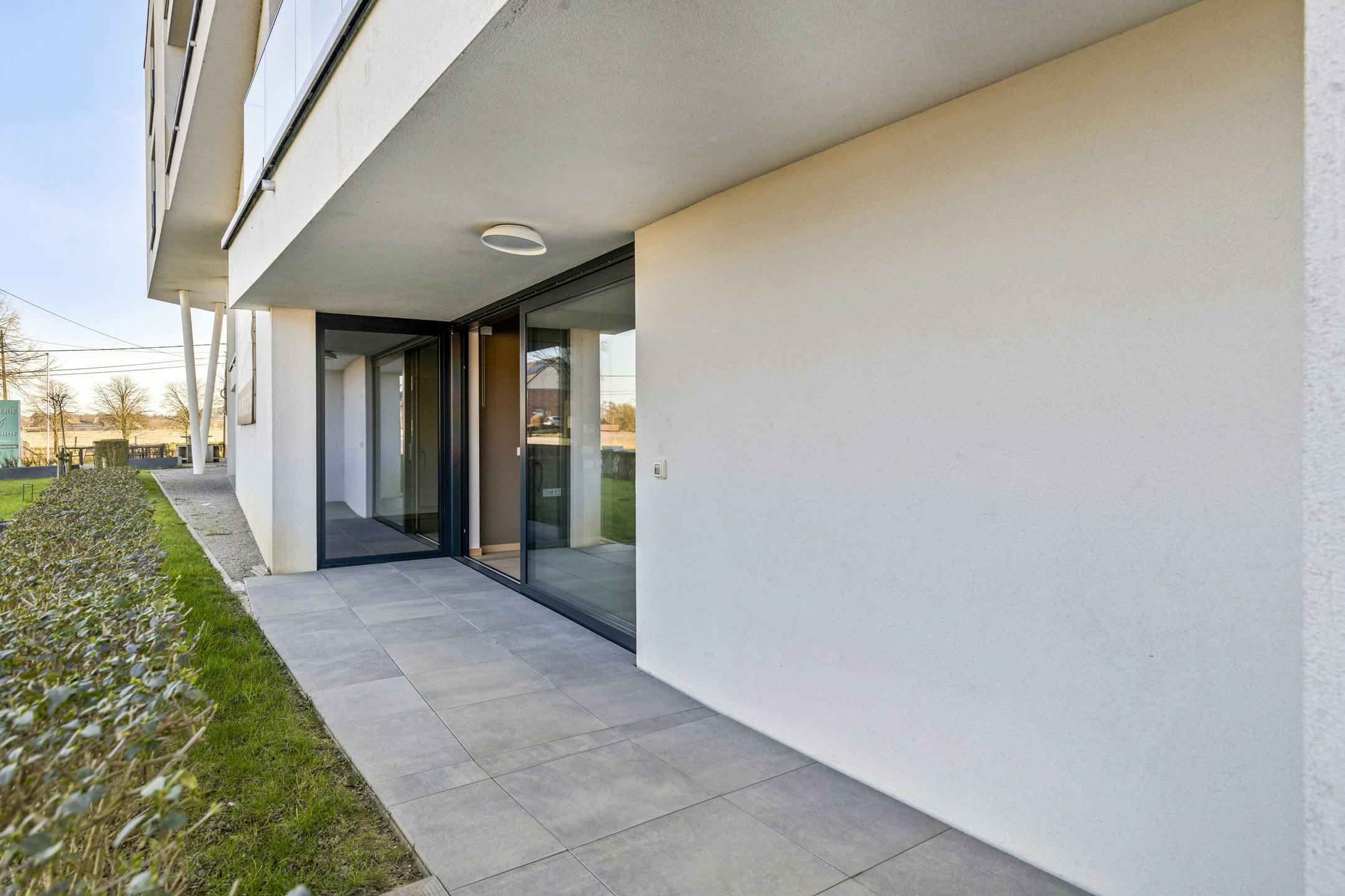 Verzorgde assistentiewoning met terras te Zwevegem foto 6