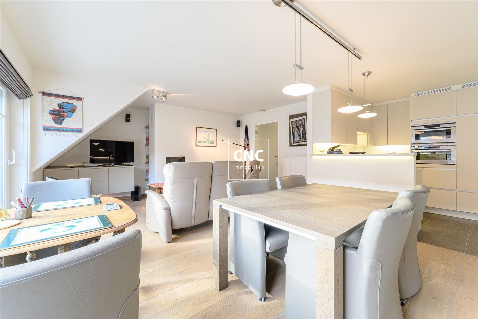 Lichtrijke duplex met twee terrassen in centrum Knokke foto 2