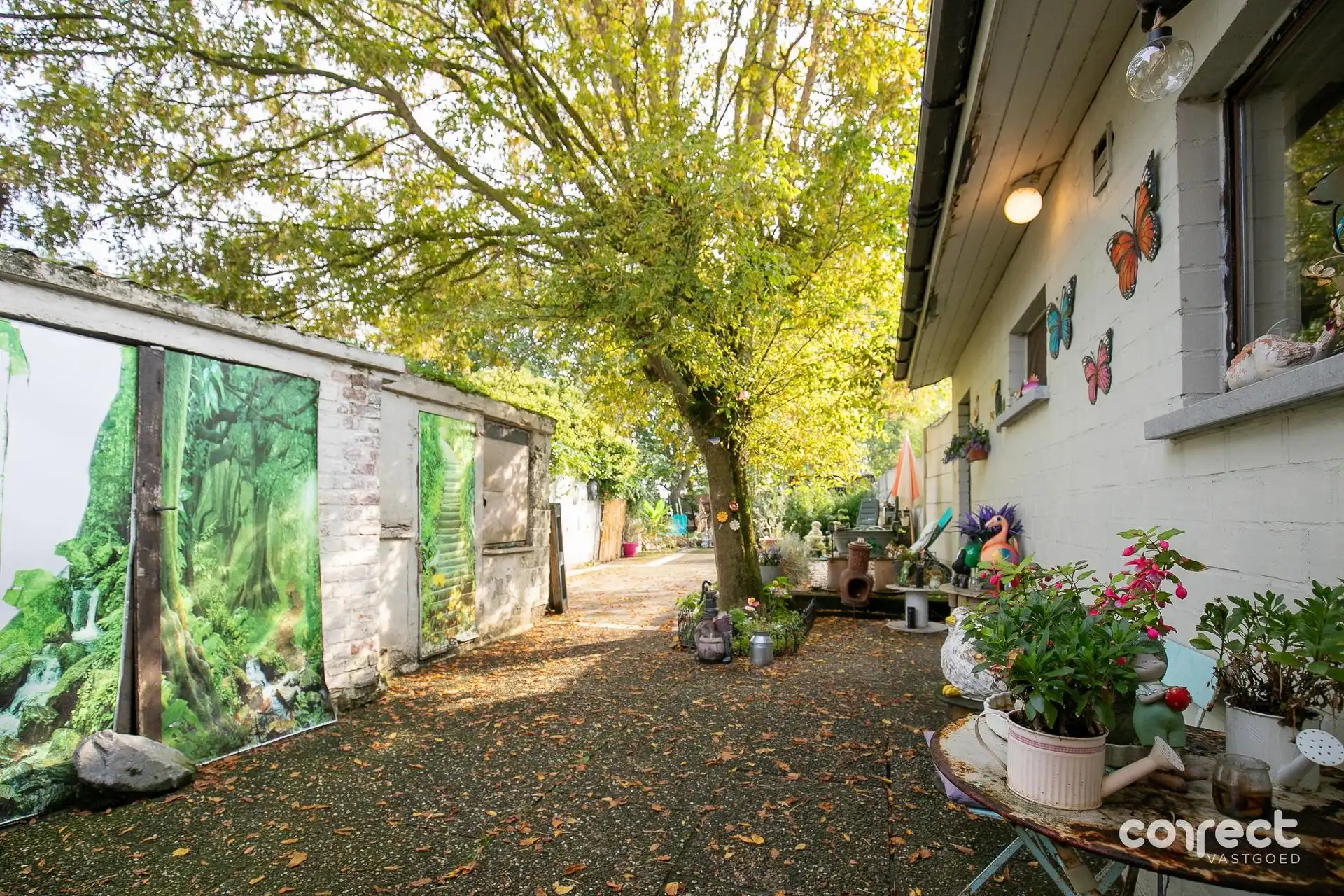 Te renoveren halfopen bebouwing op een rustige ligging met mooie tuin, terras en garage. foto 9