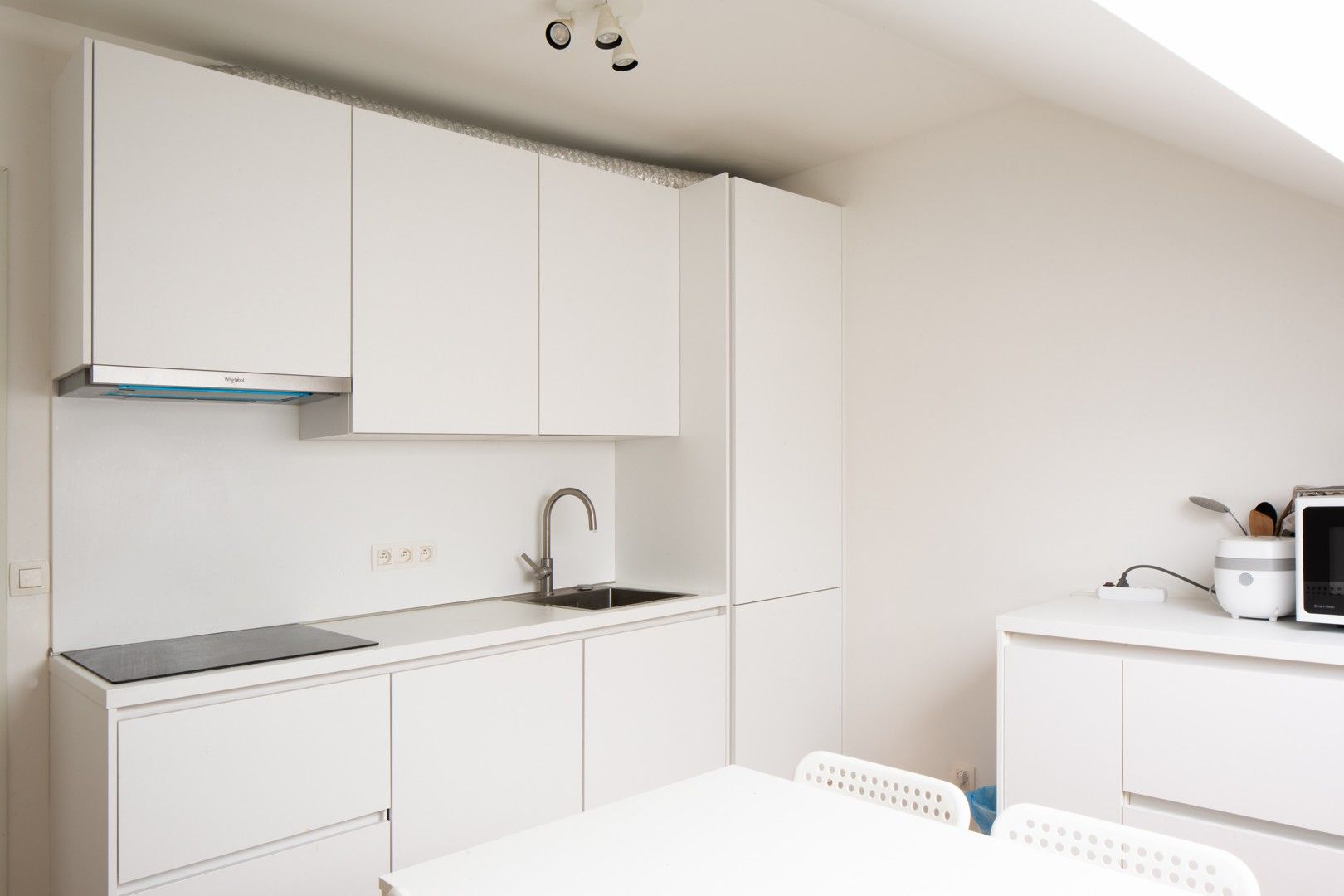 Luxueus afgewerkte studentenkamer met eigen sanitair op centrumlocatie foto 5