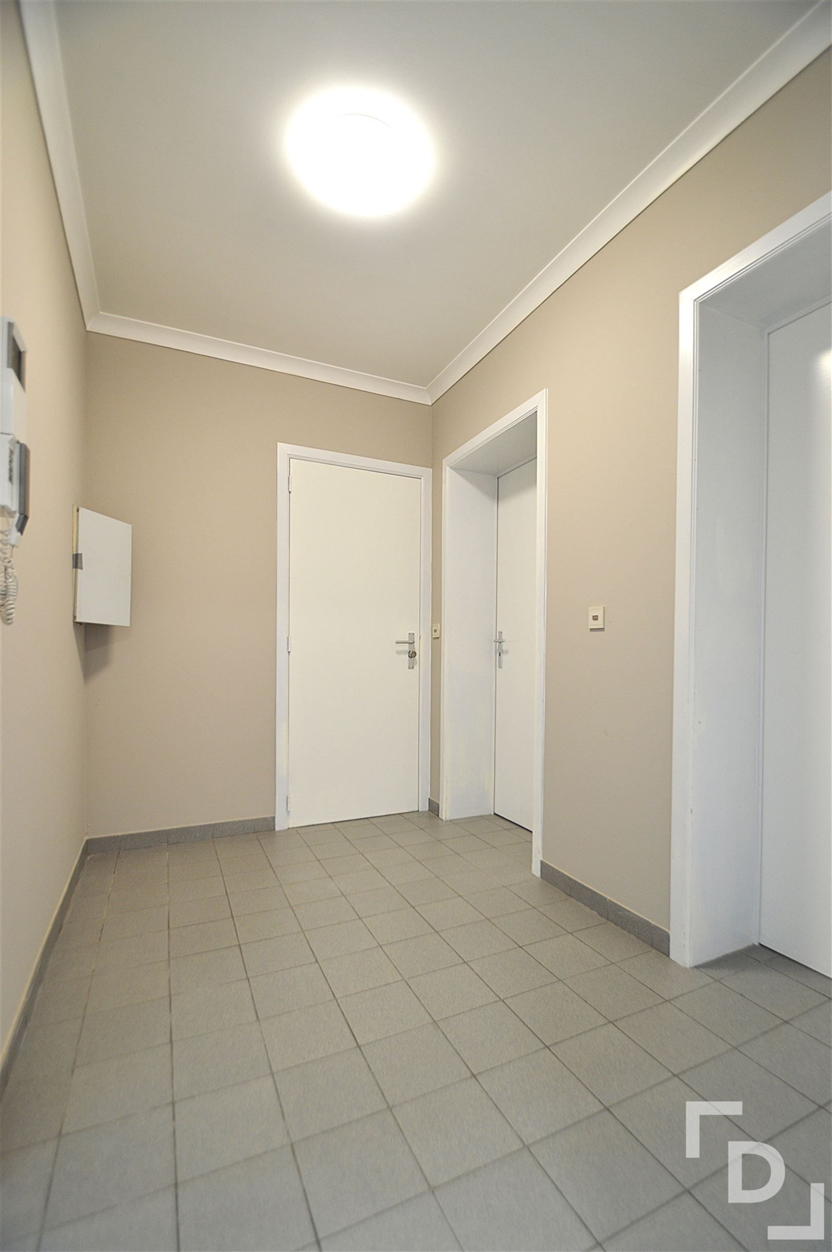 Ruim appartement te huur op centrale locatie te Ieper foto 13