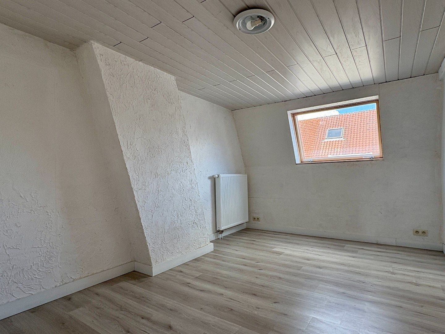 Centraal gelegen woning met goed georiënteerde tuin en 3 slaapkamers. foto 11
