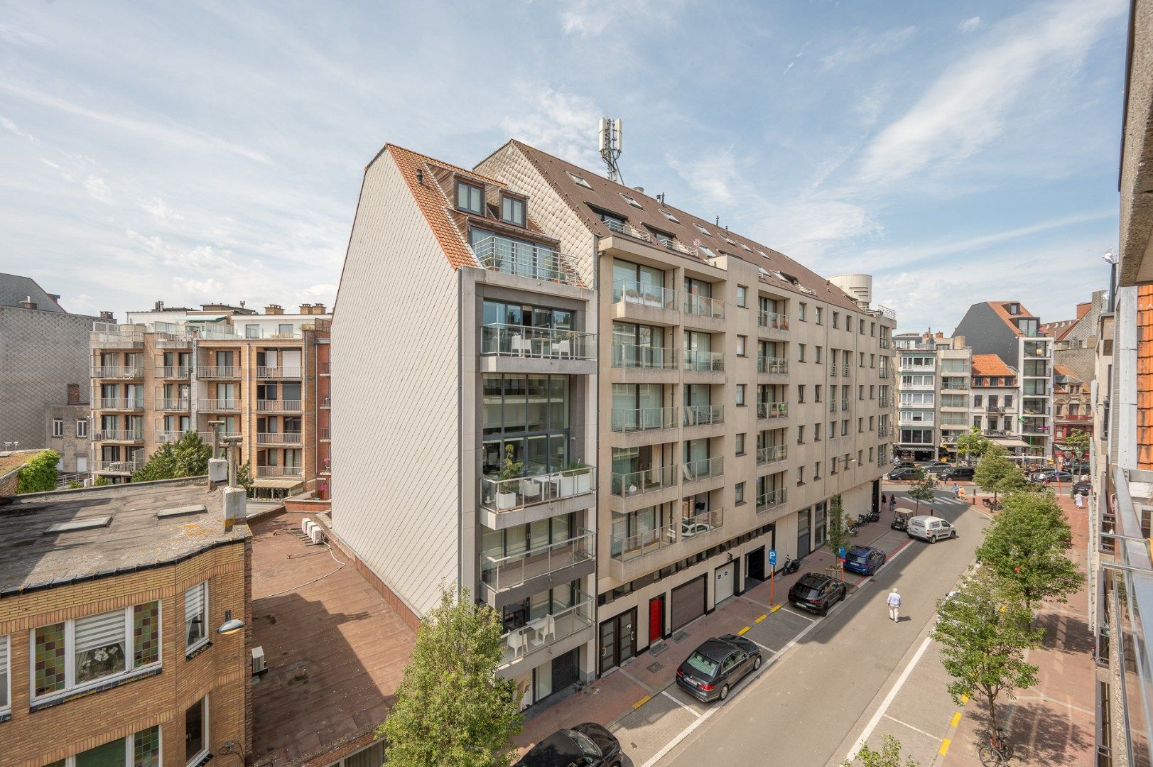 Prachtig gerenoveerd 3-slaapkamer appartement gelegen in het centrum van Knokke. foto 3