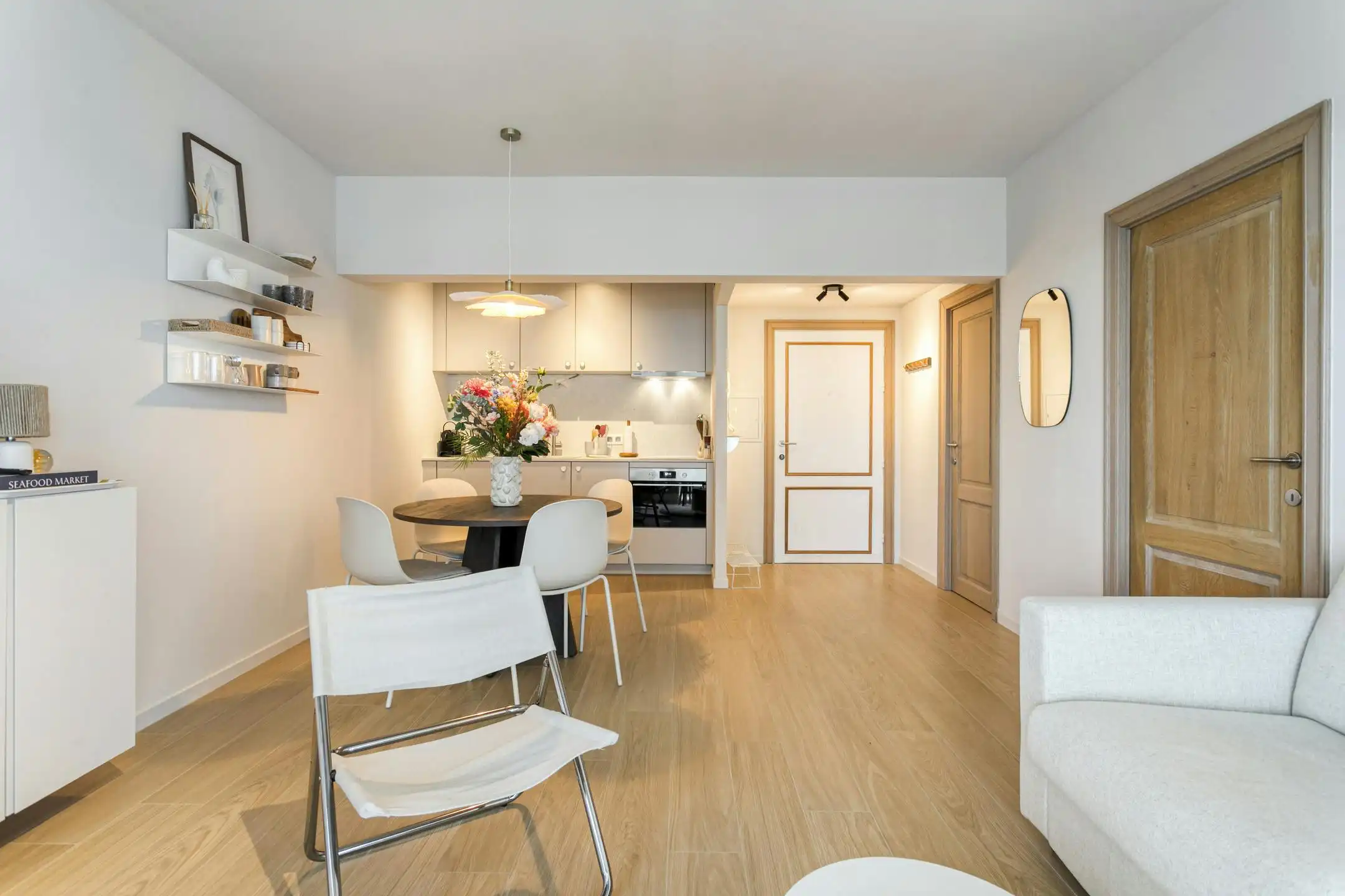 Gerenoveerd appartement met 1 slaapkamer en terras in De Panne foto 4