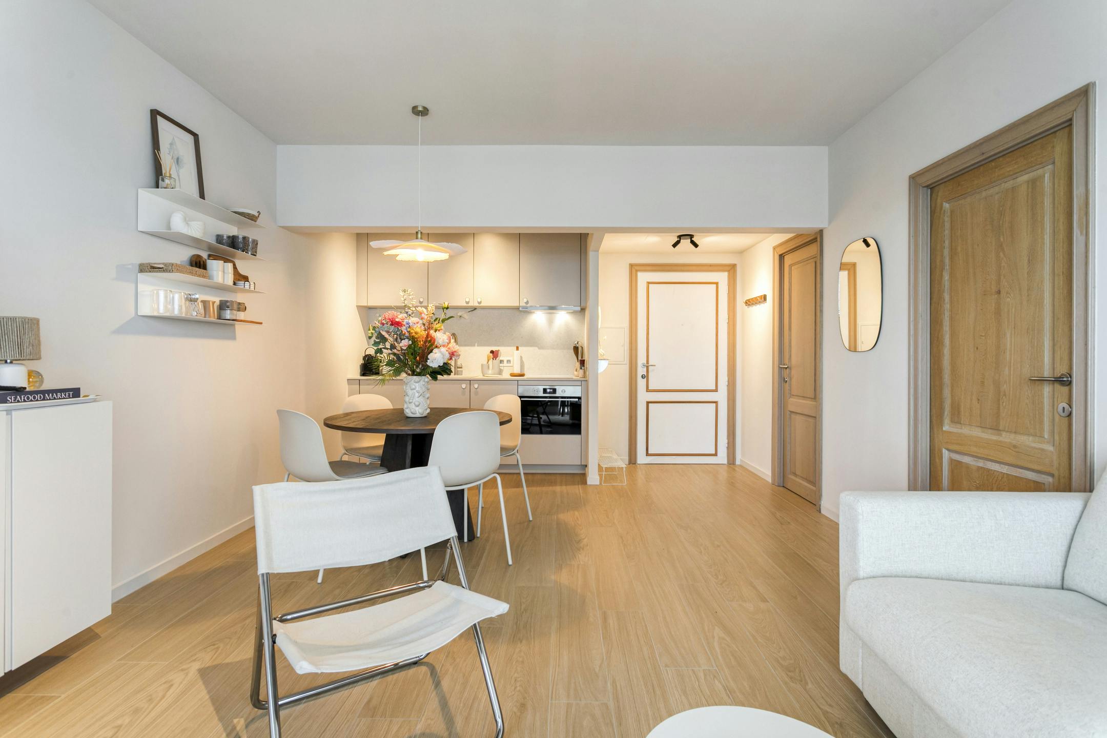 Gerenoveerd appartement met 1 slaapkamer en terras in De Panne foto 4