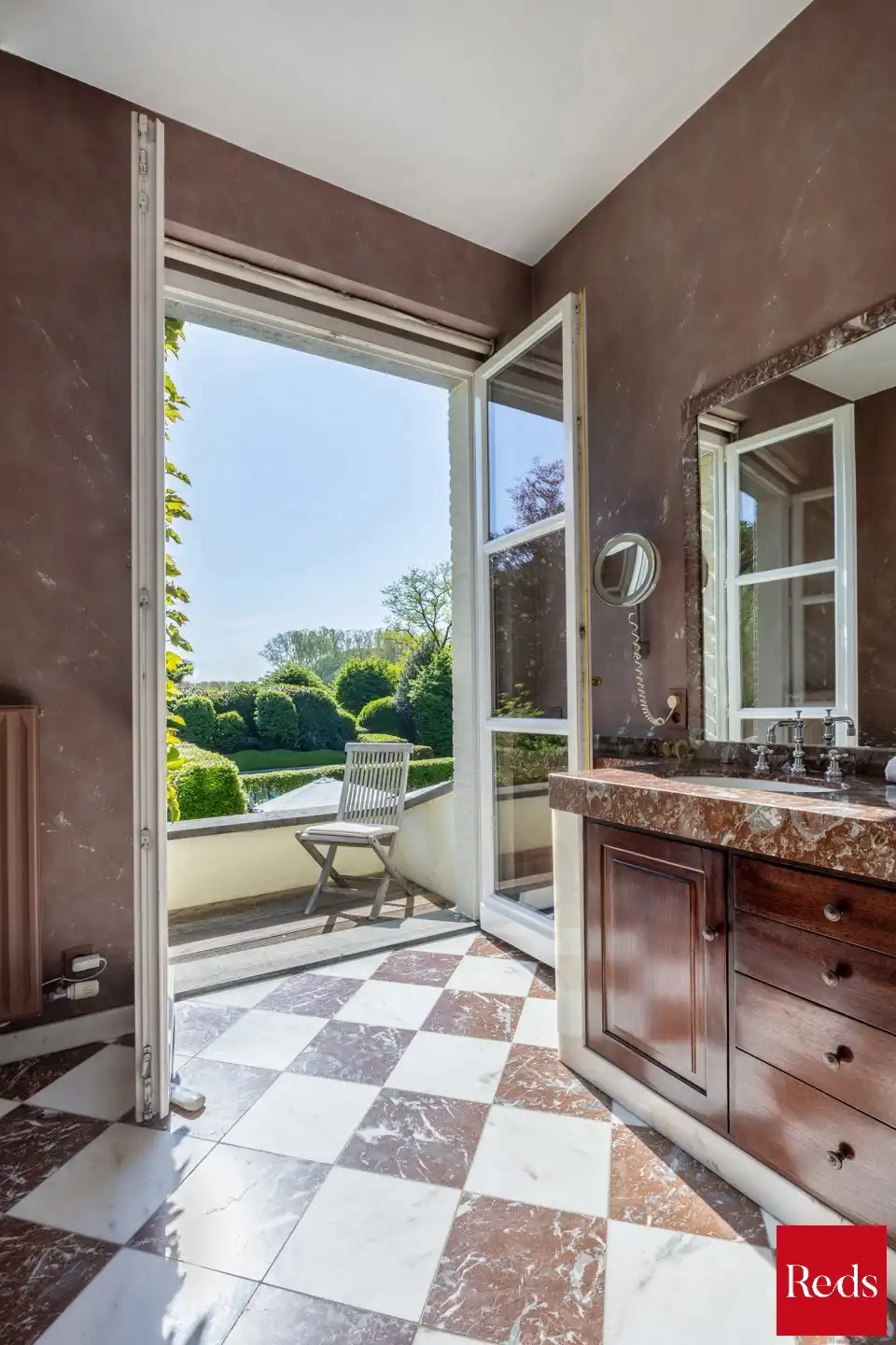 Statige luxevilla op royaal perceel van 3.877 m² met zwembad foto 30