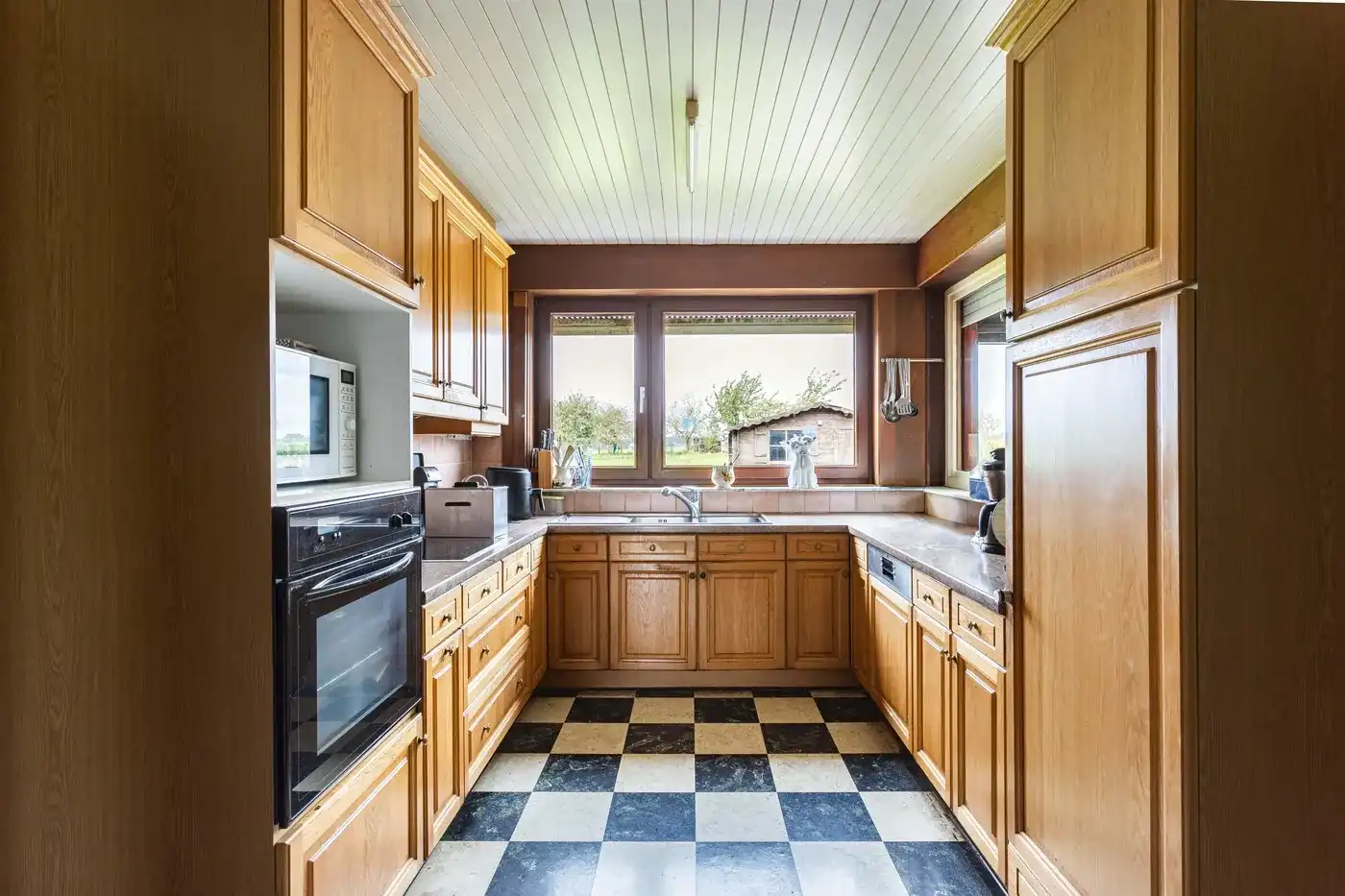 Ruime woning met landelijk uitzicht op een perceel van 1.962 m² in Spiere-Helkijn! foto 7