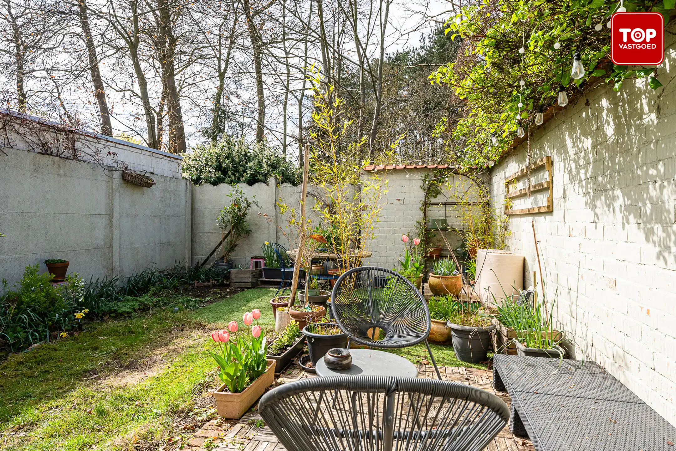 Op te frissen halfopen bebouwing met leuke tuin. foto 30