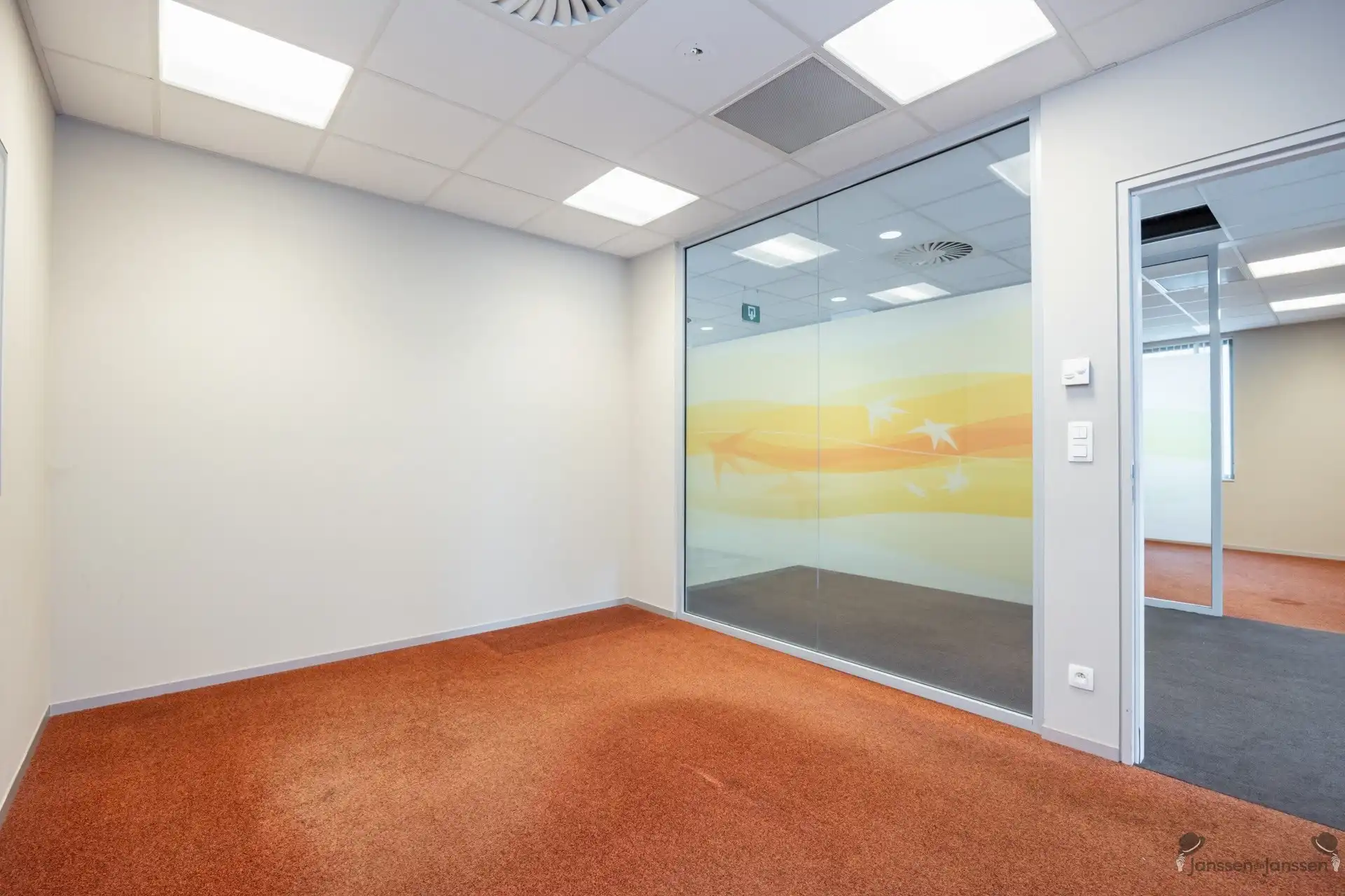 Commercieel gebouw met parkeergelegenheid! foto 22