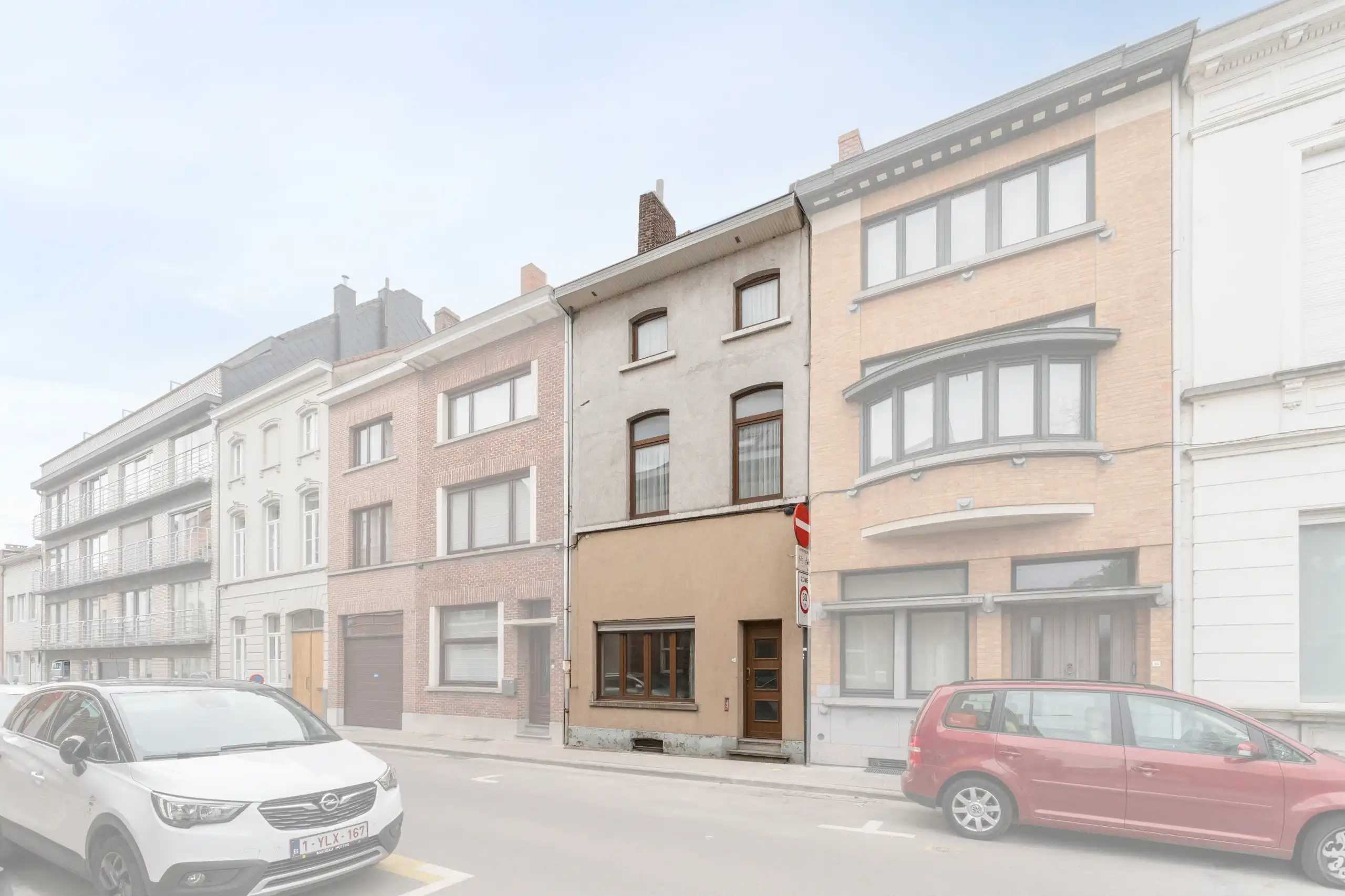 Hoofdfoto van de publicatie: Ruime totaal te renoveren woning met potentieel in hartje Kortrijk