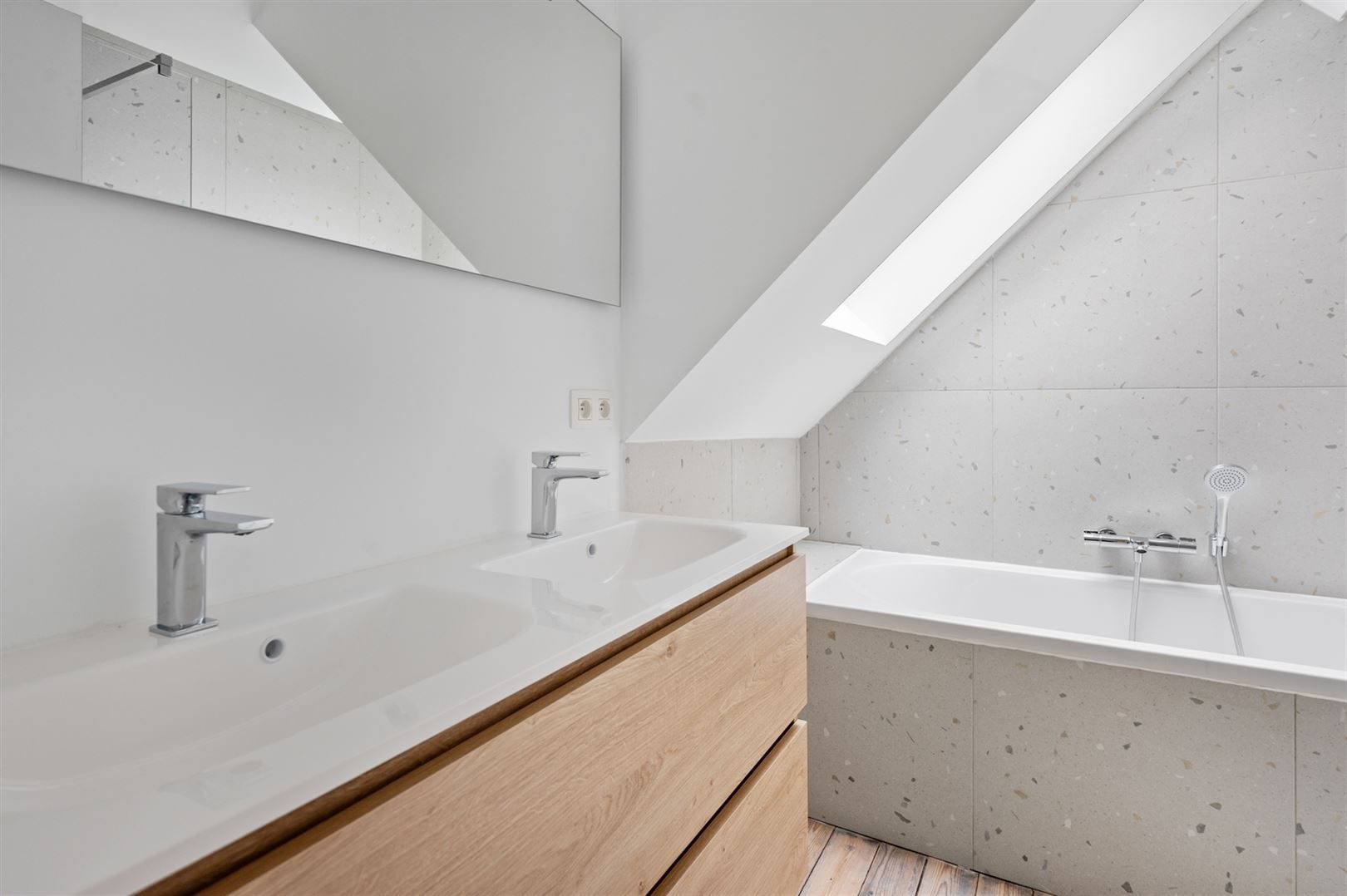 Energiezuinig gerenoveerde halfopen woning aan dorpsrand Kapellen. foto 13