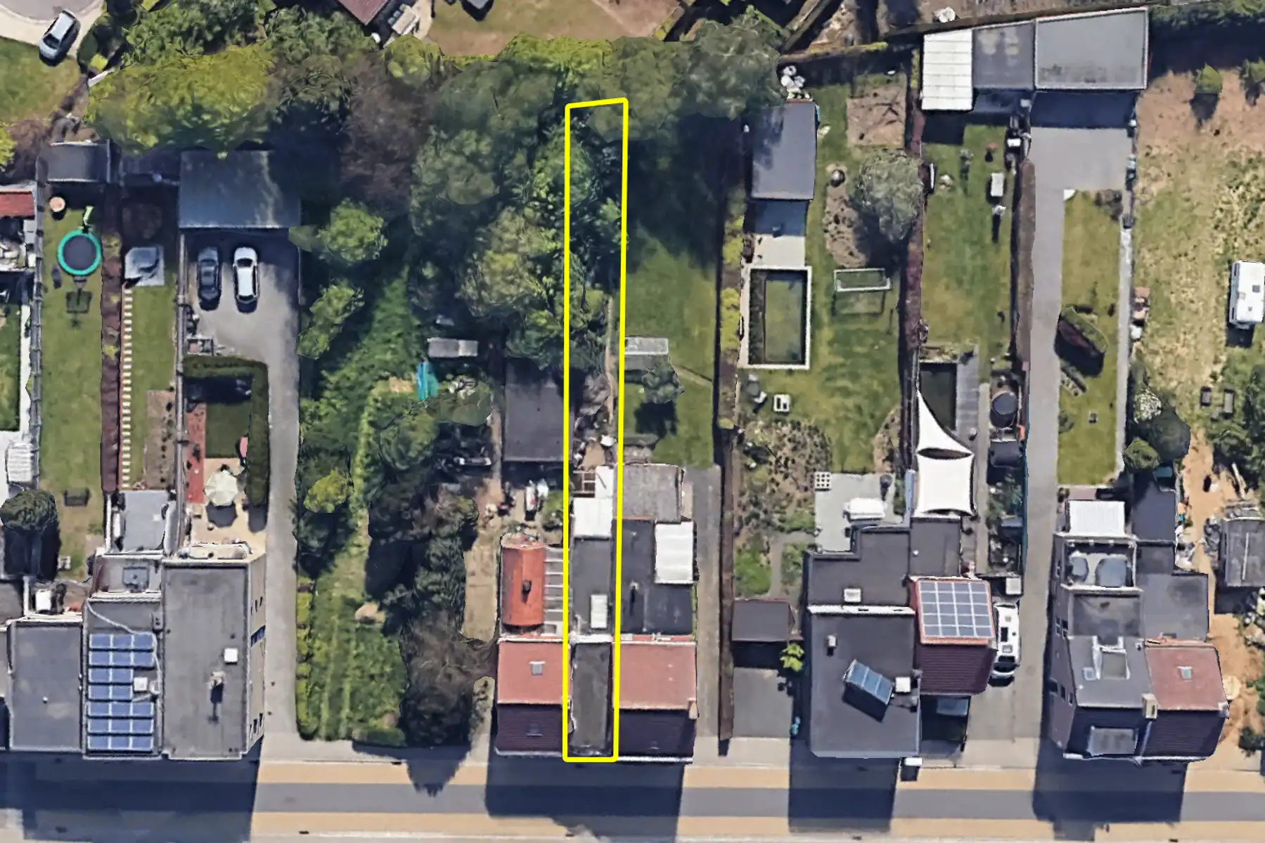 Te renoveren woning met ruime tuin. foto 2