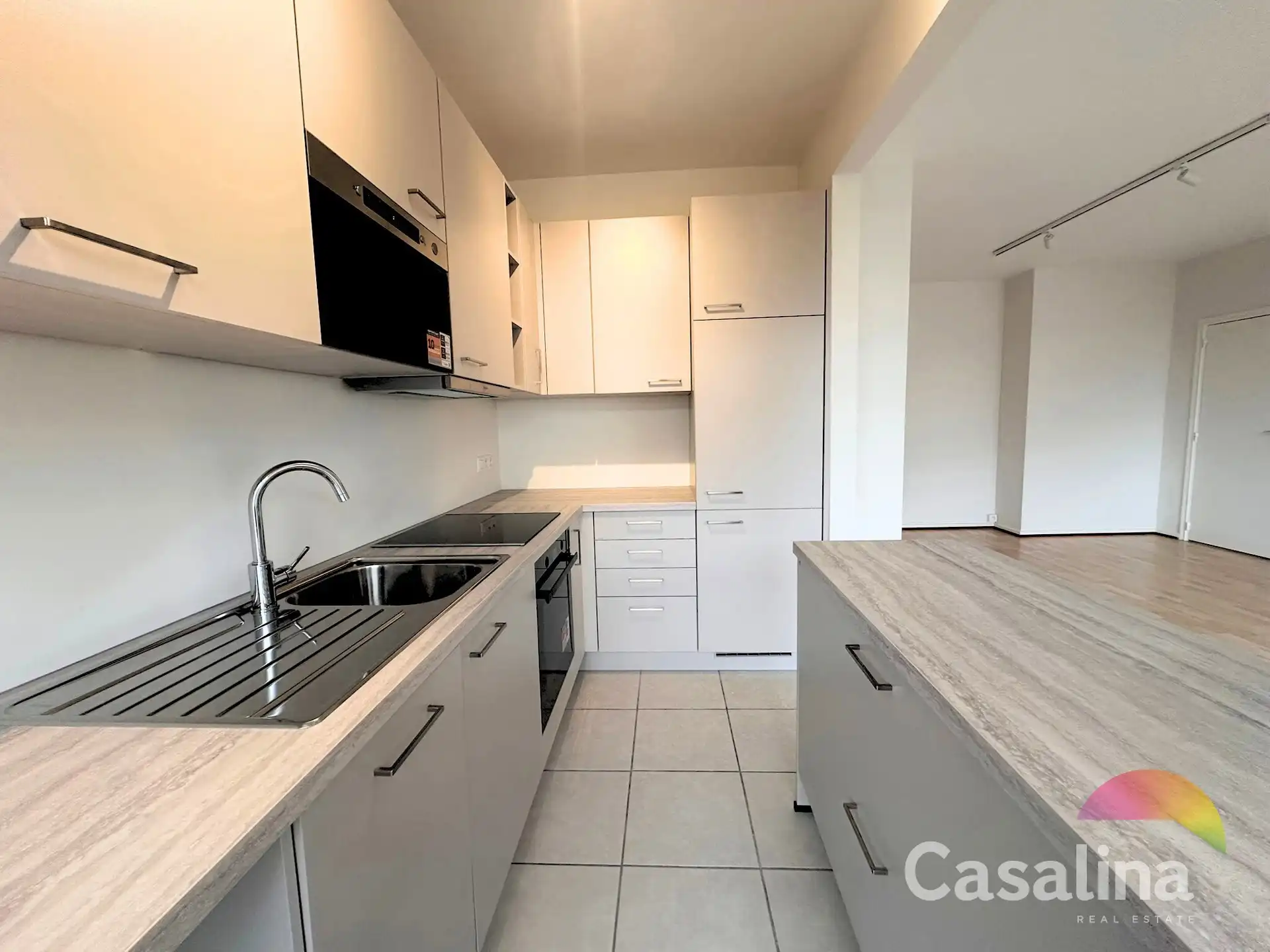 Gerenoveerd 1-slaapkamerappartement met terras foto 6