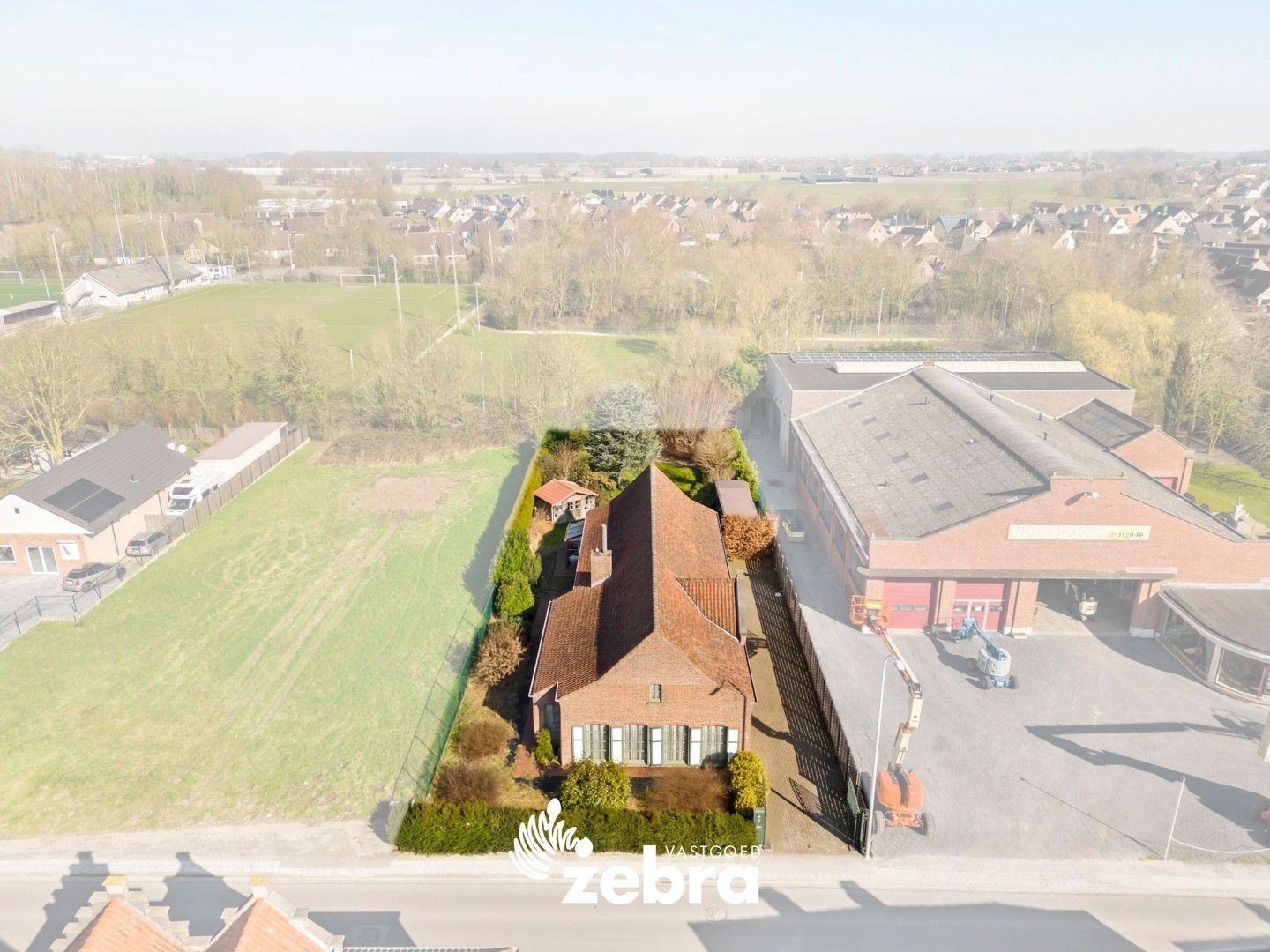 Charmante te renoveren villa met saunahuis in Izegem! foto 4