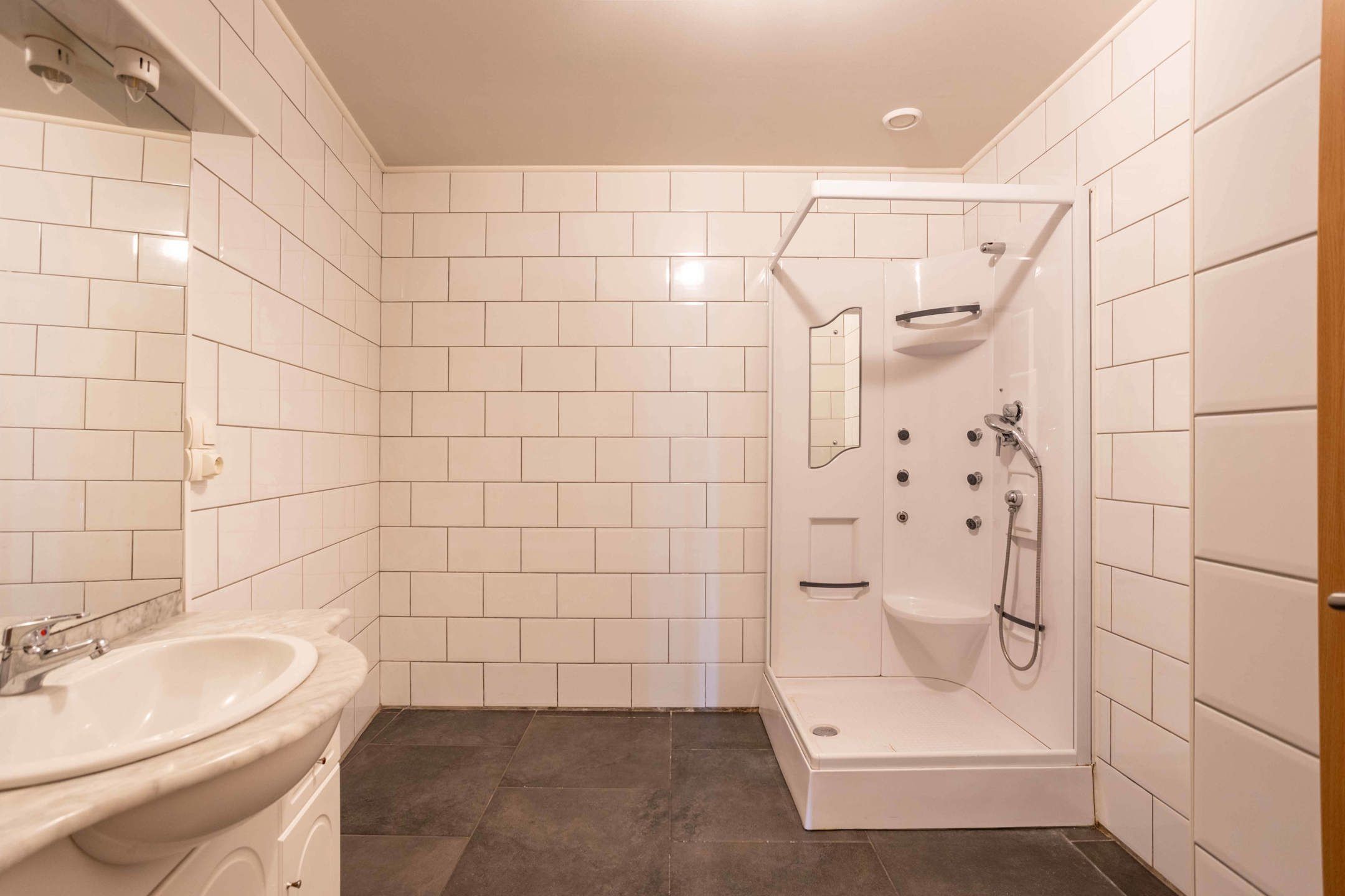 Rustig gelegen, gelijkvloers appartement met terras. foto 11