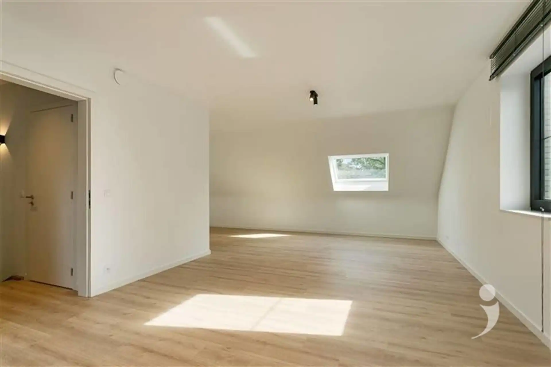 Moderne, halfopen BEN woning in groene, rustige omgeving foto 16