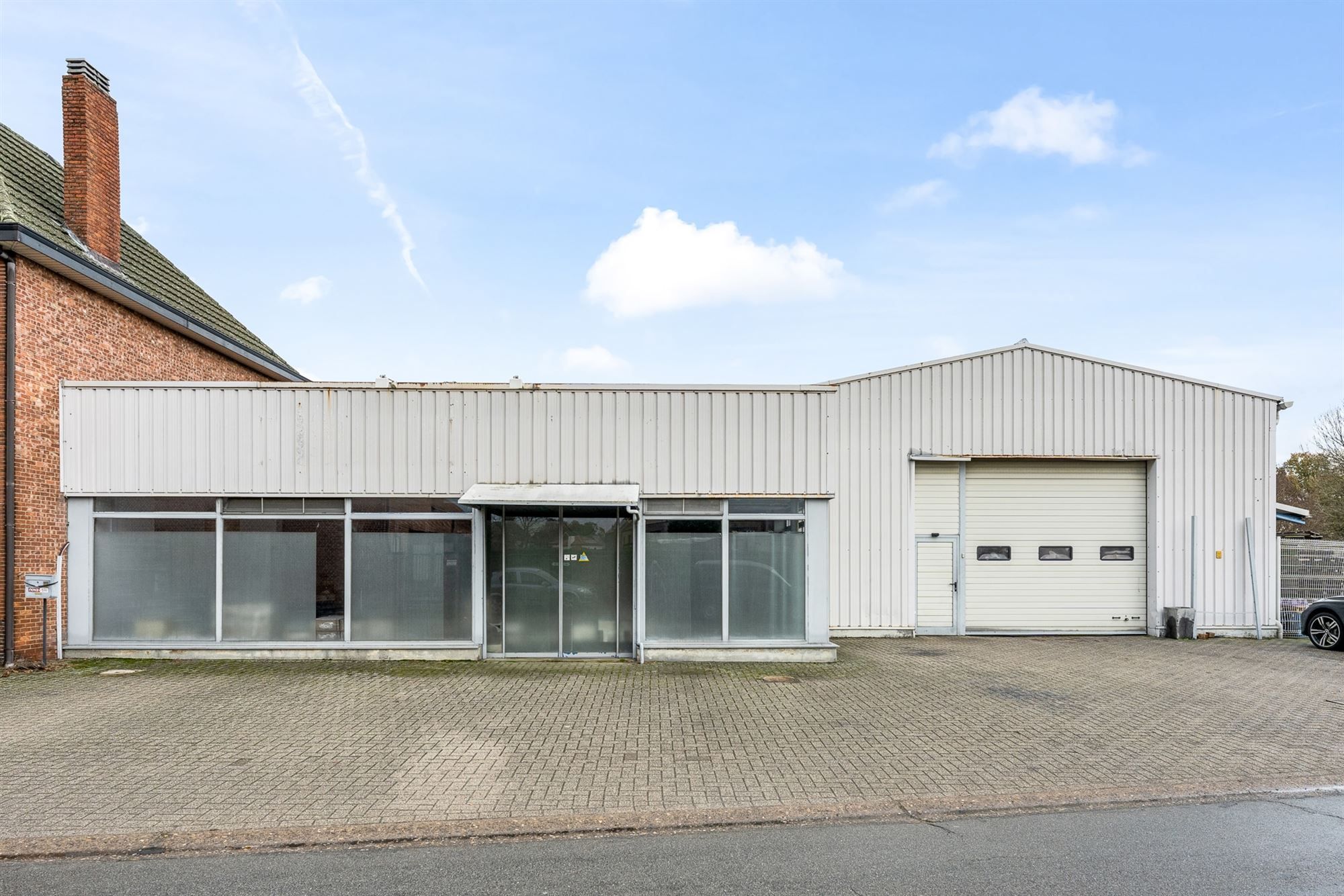 HANDELSRUIMTE/KANTOOR (350m²) MET BIJHORENDE OPSLAGRUIMTE (313m²) foto 1