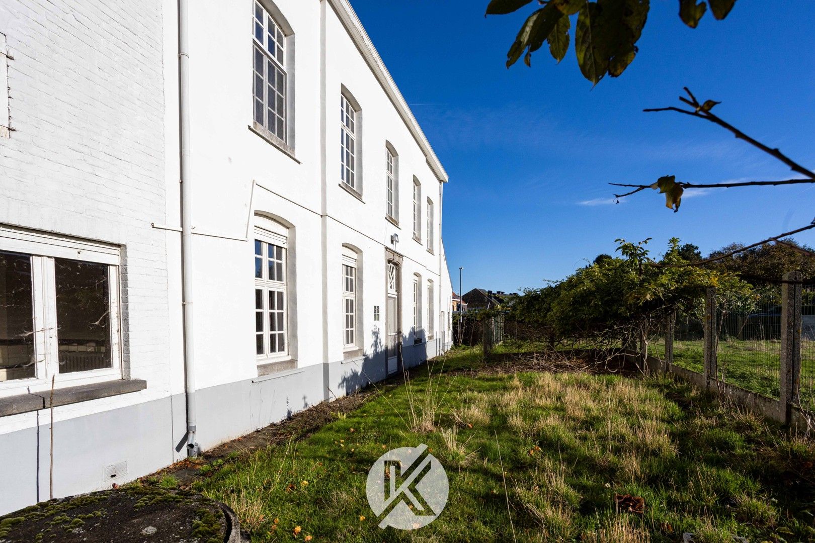 Tijdloze pastorie met historische allure op 4.057 m² foto 27