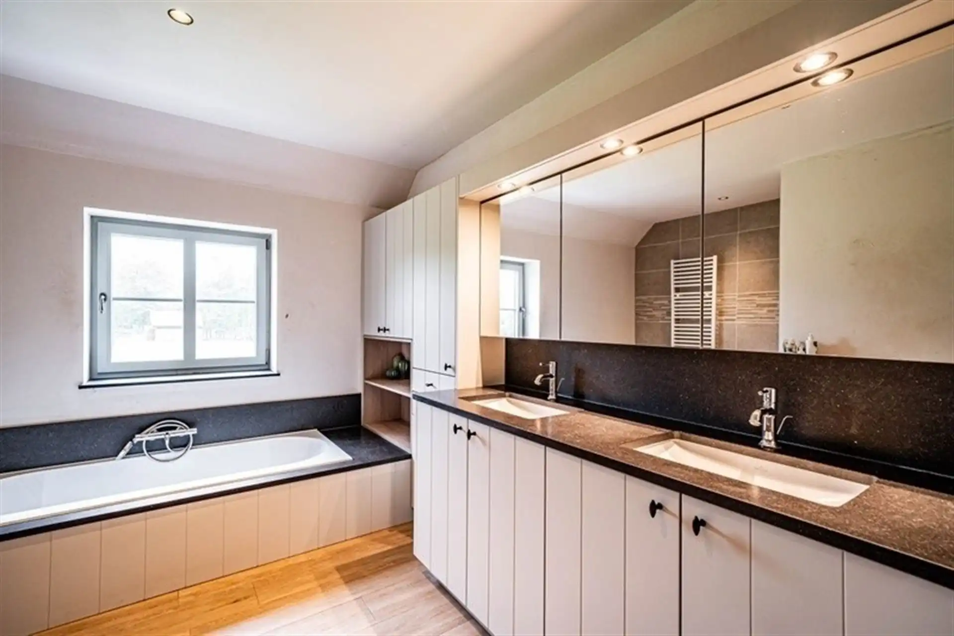 Energiezuinige villa met 4 slpk op een perceel groter dan 1 hectare foto 16