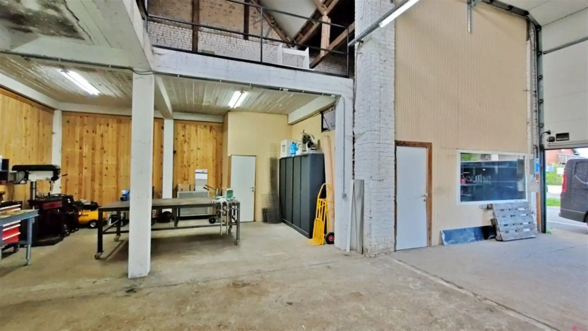 Goed gelegen magazijn/loods te Kortrijk foto 5