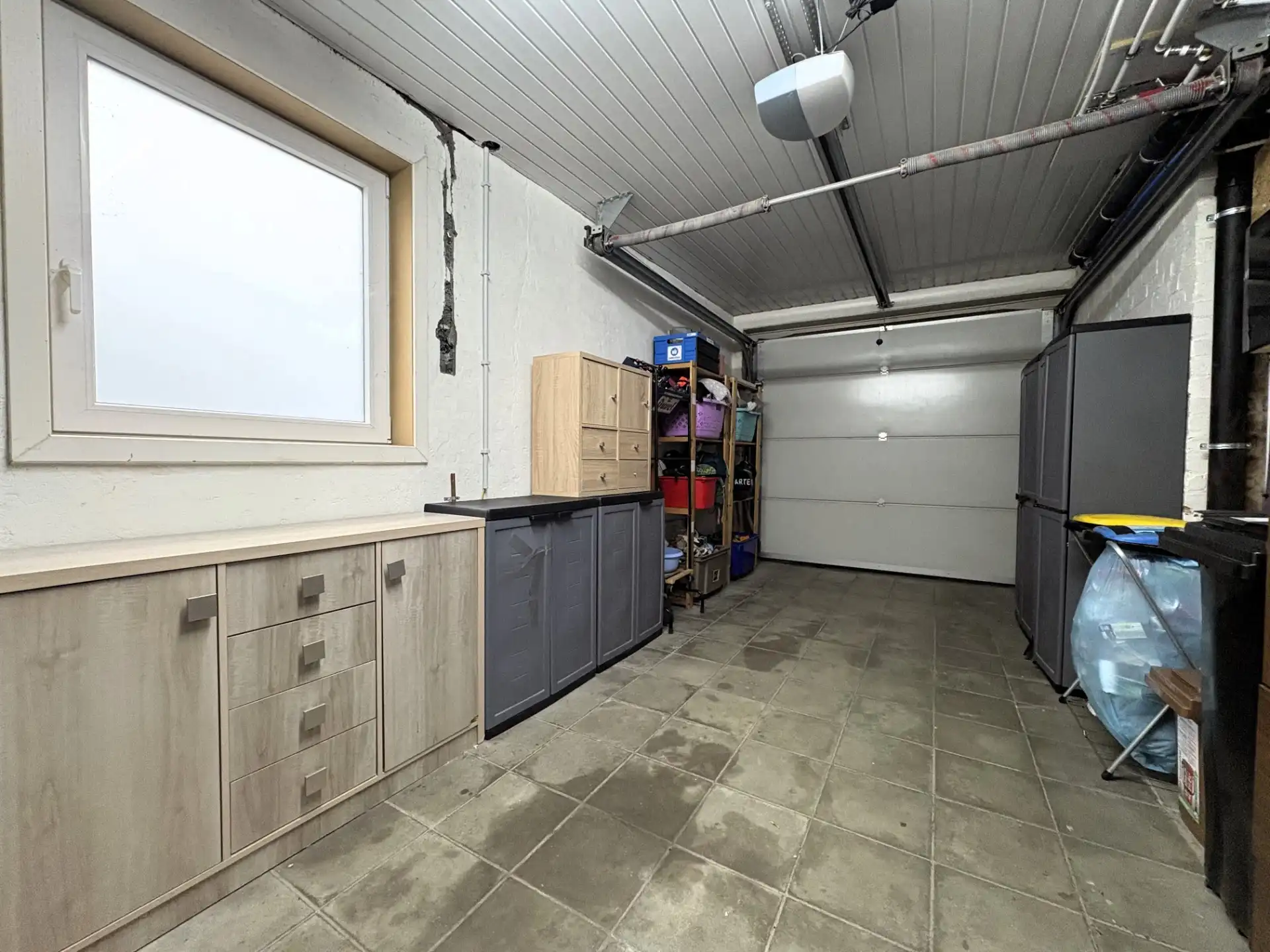 Gerenoveerde half open woning met garage foto 13