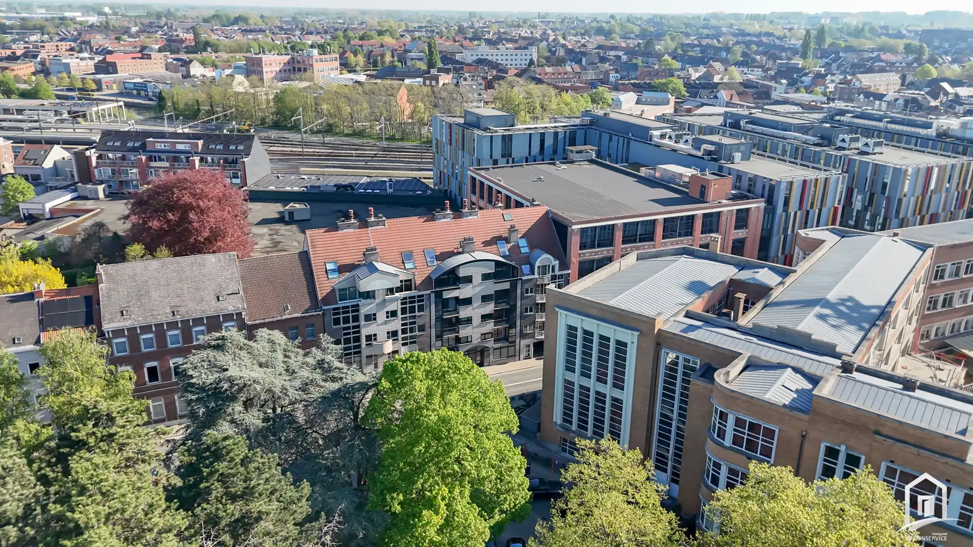 Gezellig en ruim duplex-appartement in centrum Aalst foto {{pictureIndex}}
