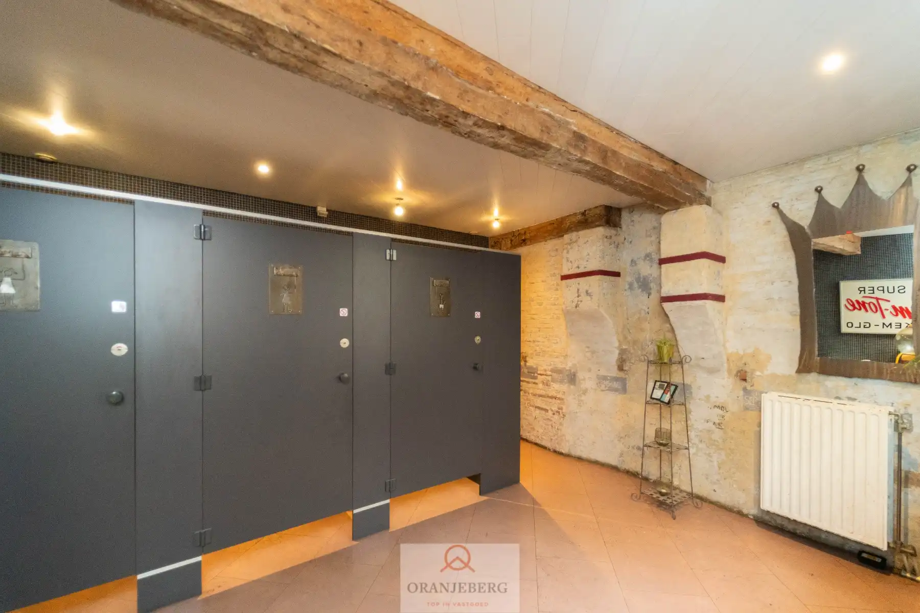 Handelspand in historisch gebouw aan de Vrijdagmarkt foto 23