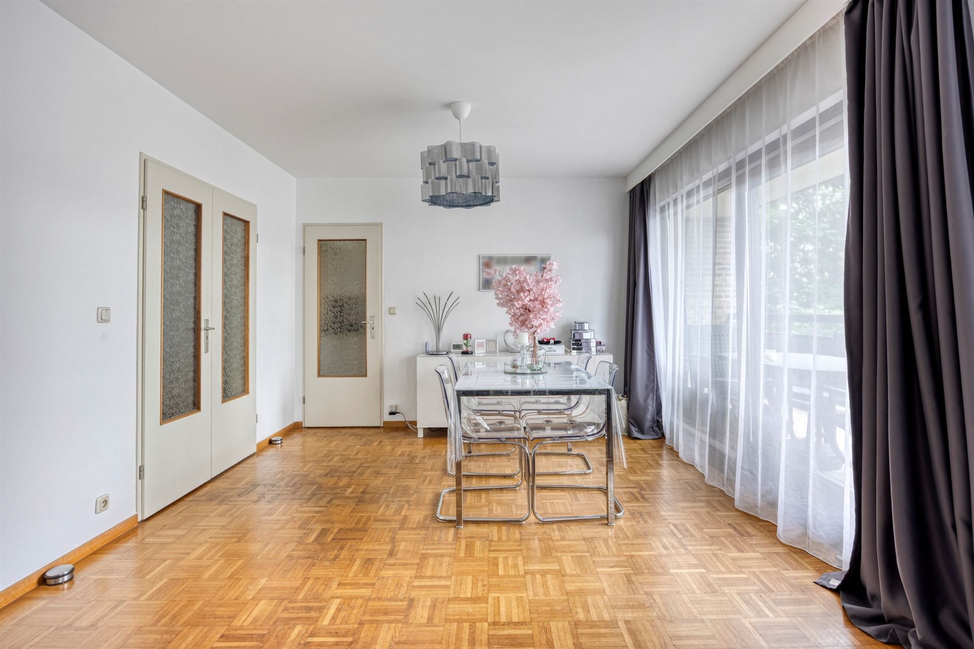 Ruim 2-slaapkamers appartement in goede staat + 30.000 EUR (dubbele garage) foto 7