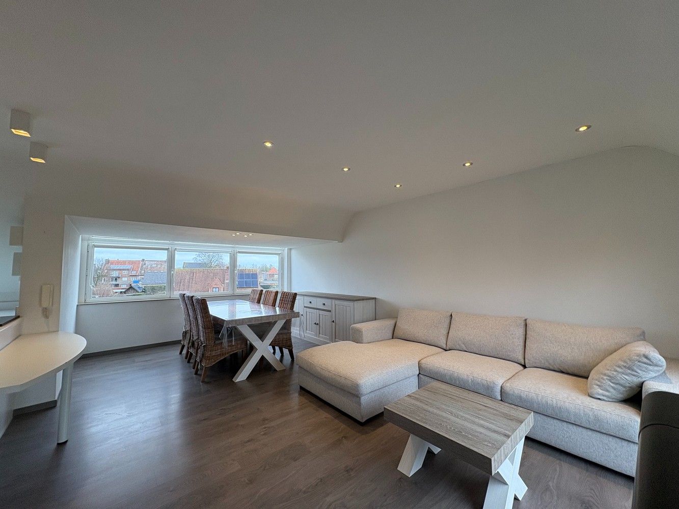 Dakappartement met twee slaapkamers en een terras foto 6