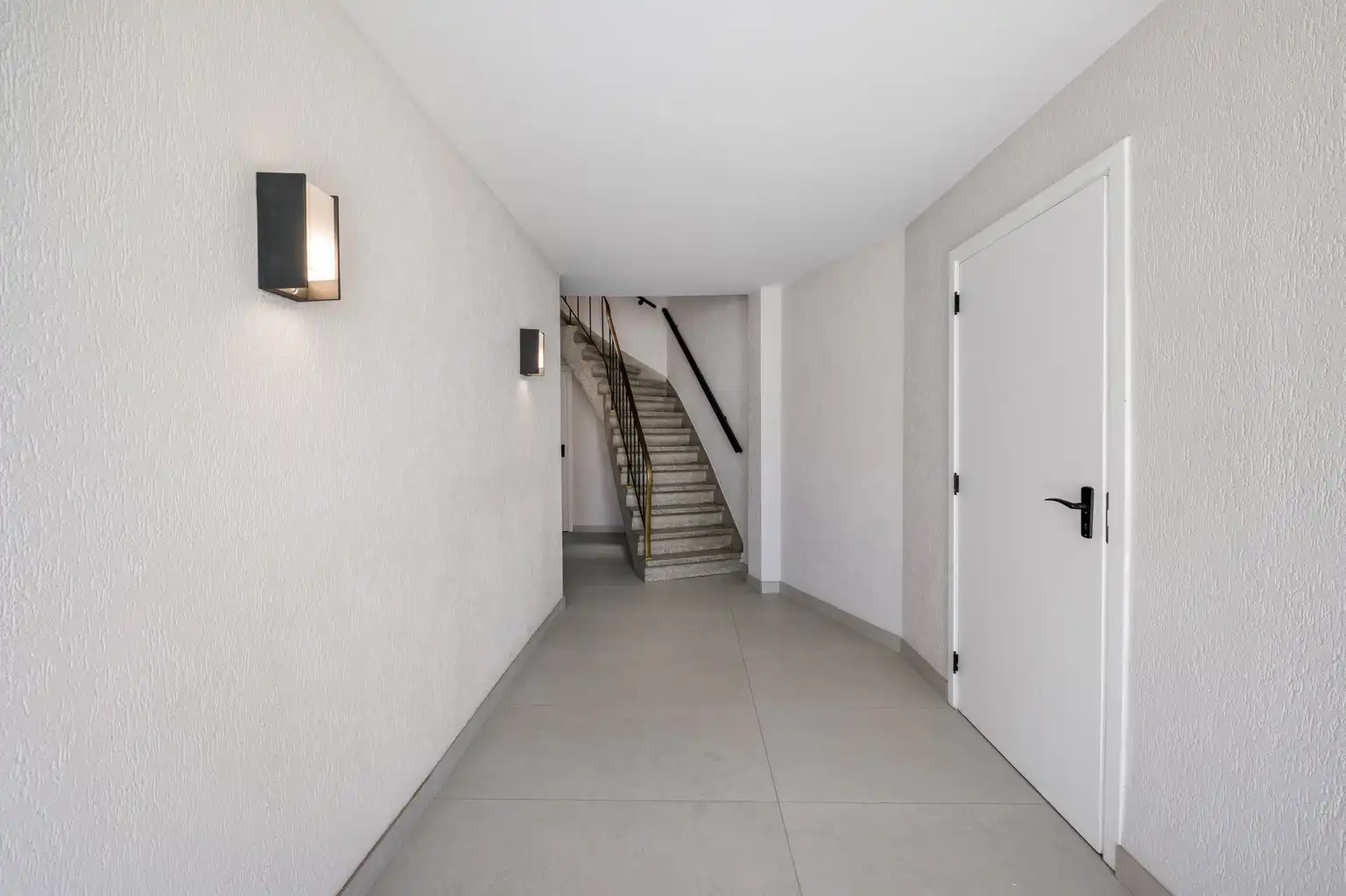 Instapklaar, gerenoveerd appartement met 2 slaapkamers foto 14