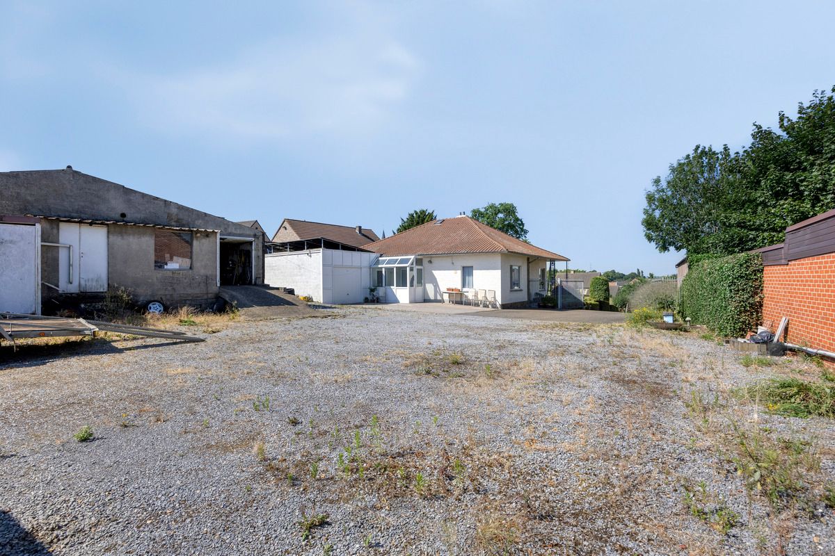 Woning met ruim perceel en bijgebouwen foto 19