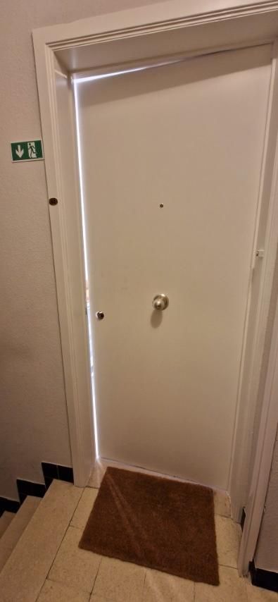 Volledig vernieuwd APPARTEMENT op de 4de verdieping met 2 slaapkamers, ondergrondse kelder en garage in het hoofdgebouw foto 3