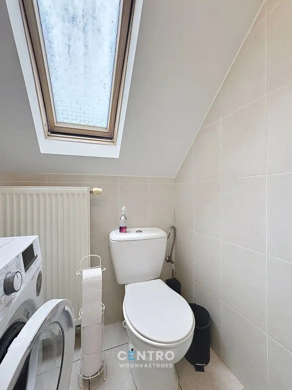 Opslagruimte met showroom en 3 verhuurde appartementen op 3.682m2! foto 32