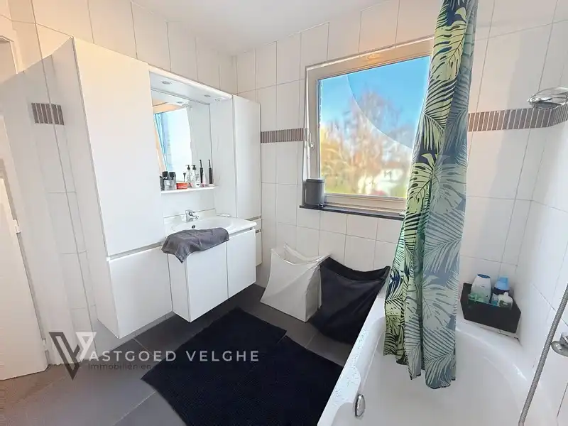 Te koop Eigentijds dakappartement van 89m² op centrale ligging met ruime zolder van maar liefst 30m² en garagebox van 20m² foto 24