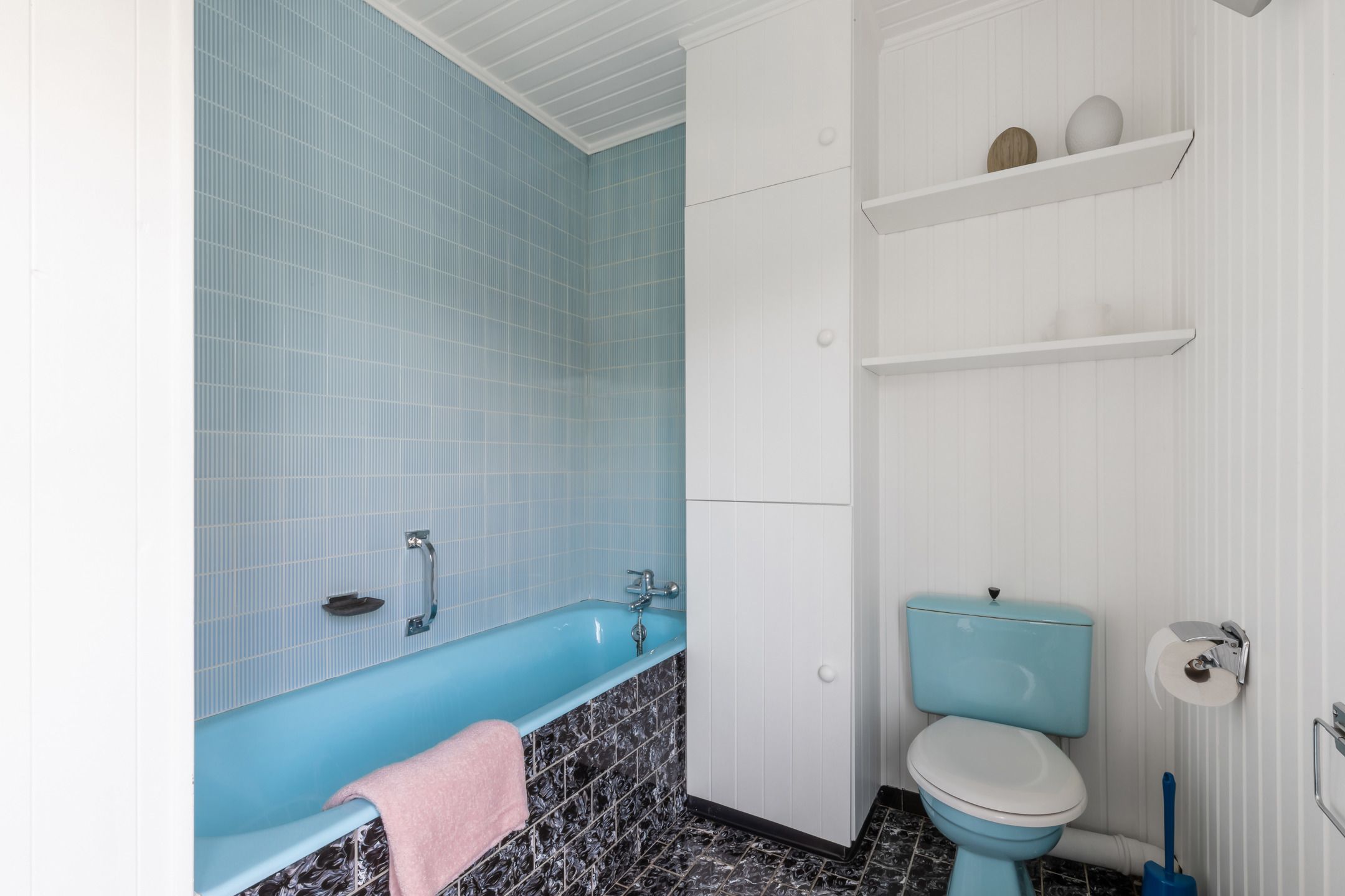 Charmante ruime woning (6 SLPK) met mooie tuin + vijver  foto 16