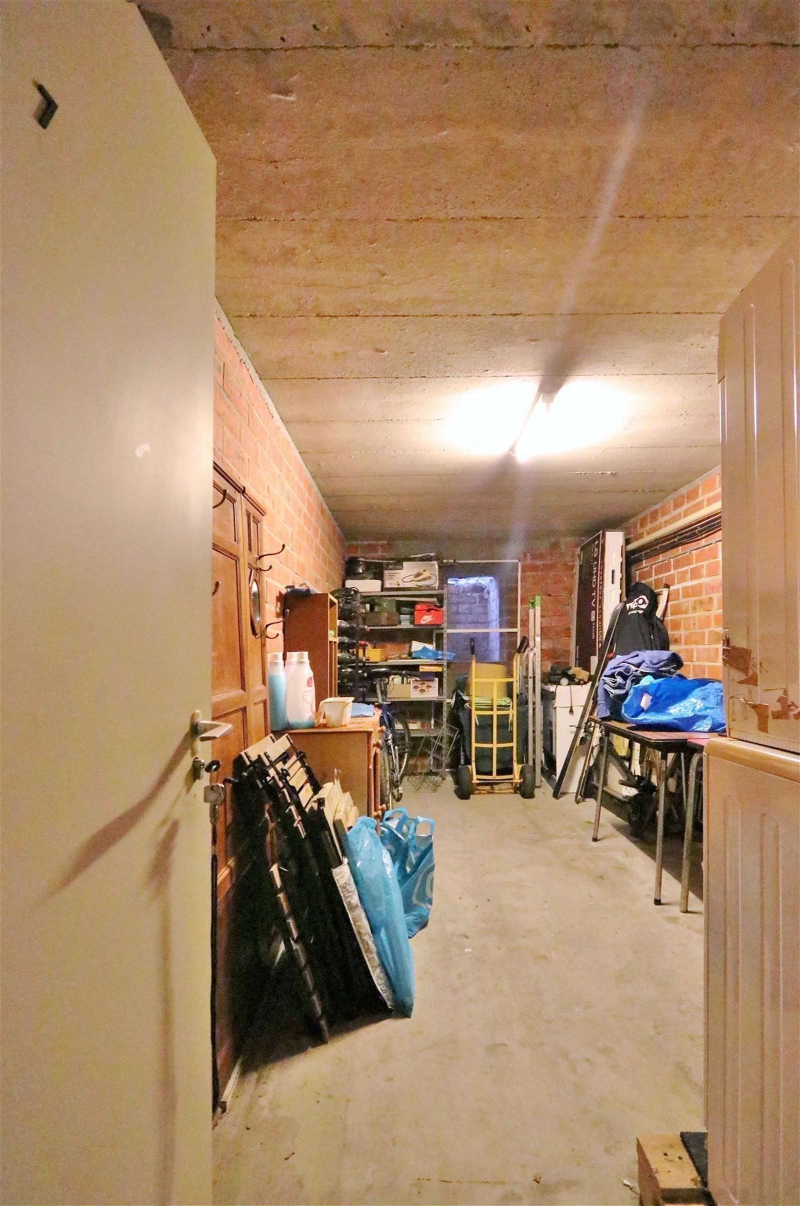 Appartement 4de verdieping ( met lift) met 2 slaapkamers, terras en garage foto 16