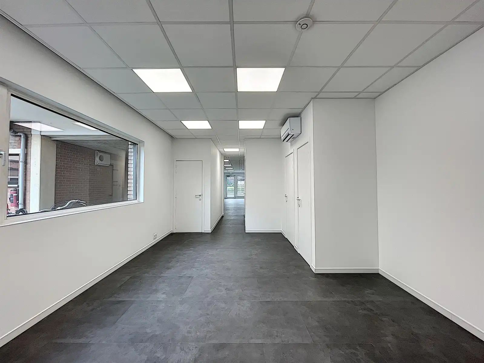 Commerciële ruimte met kelder te huur nabij Gent St-Pieters foto 3