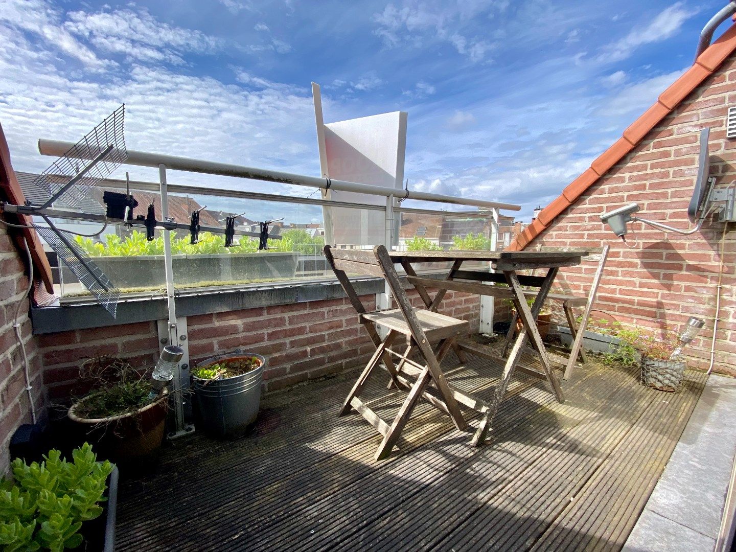 DUPLEX APPARTEMENT MET 2 SLPKS, TERRAS, AUTOSTANDPLAATS EN KELDERBERGING foto 4