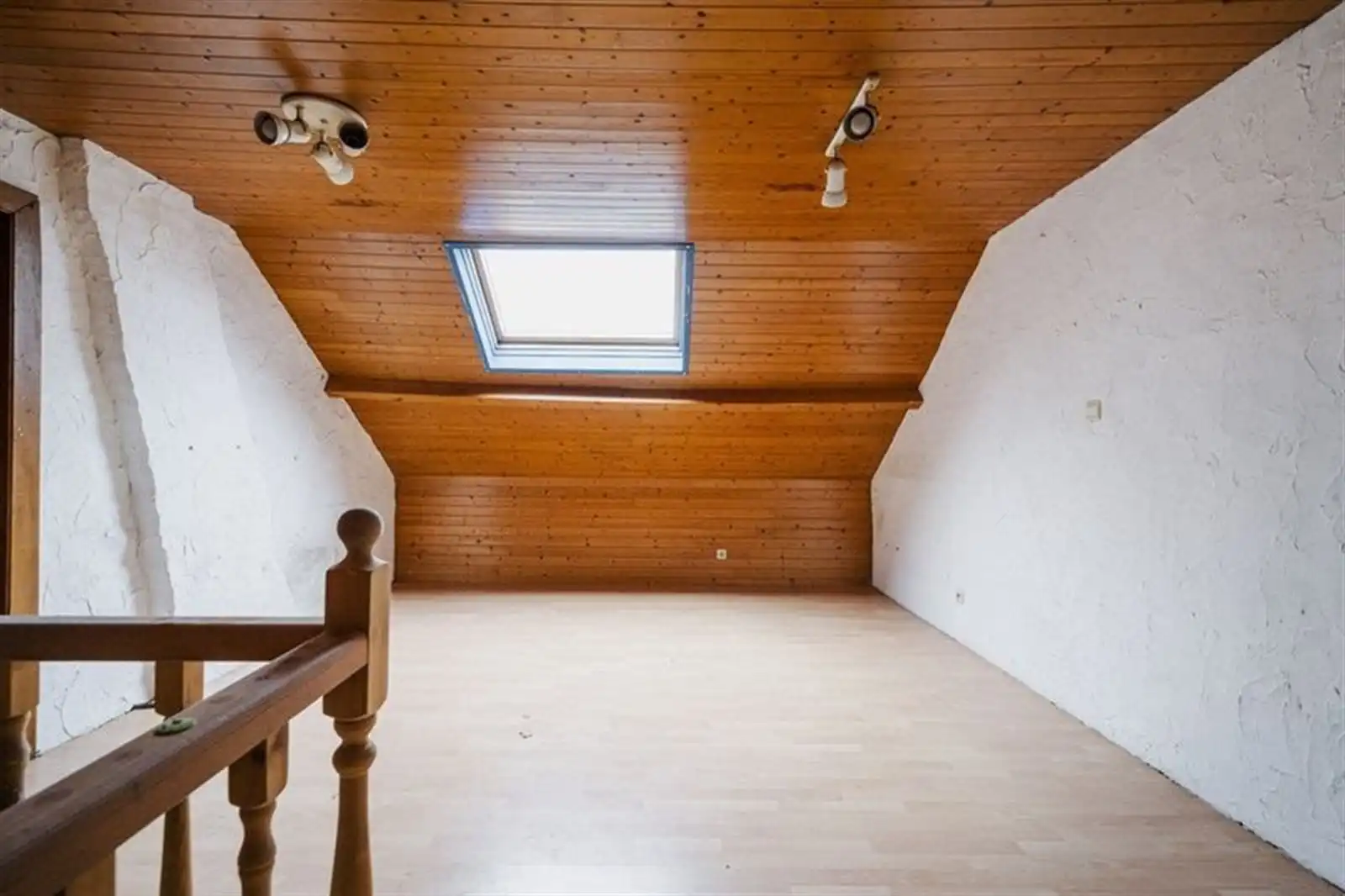 Op te frissen woning met grote tuin en weiden foto 8