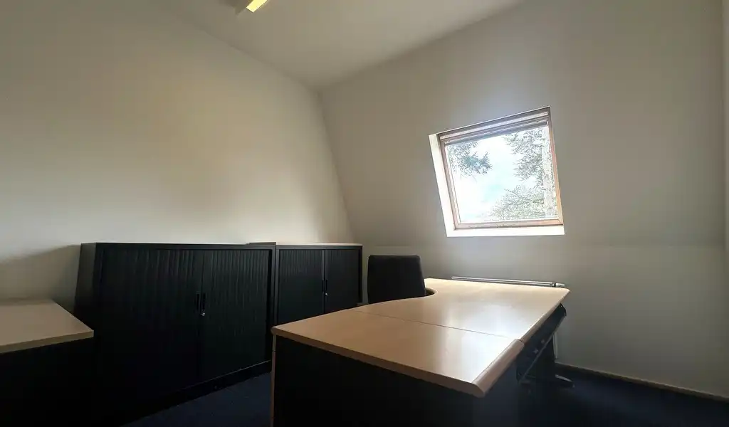 Ingedeeld kantoor te huur in standalone kantoorgebouw in Deurle foto 7