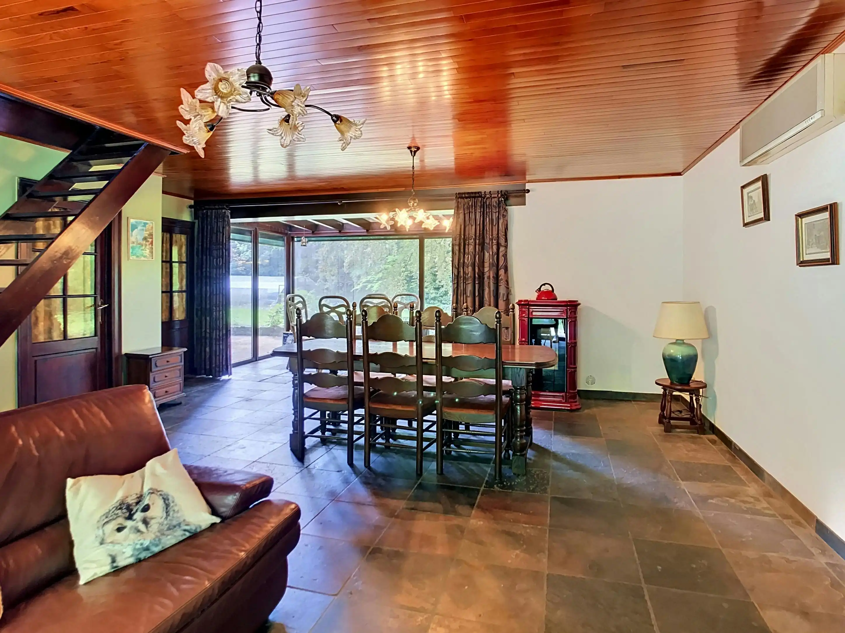 Ruime vakantiewoning op groot open perceel in bosrijk gebied foto 6