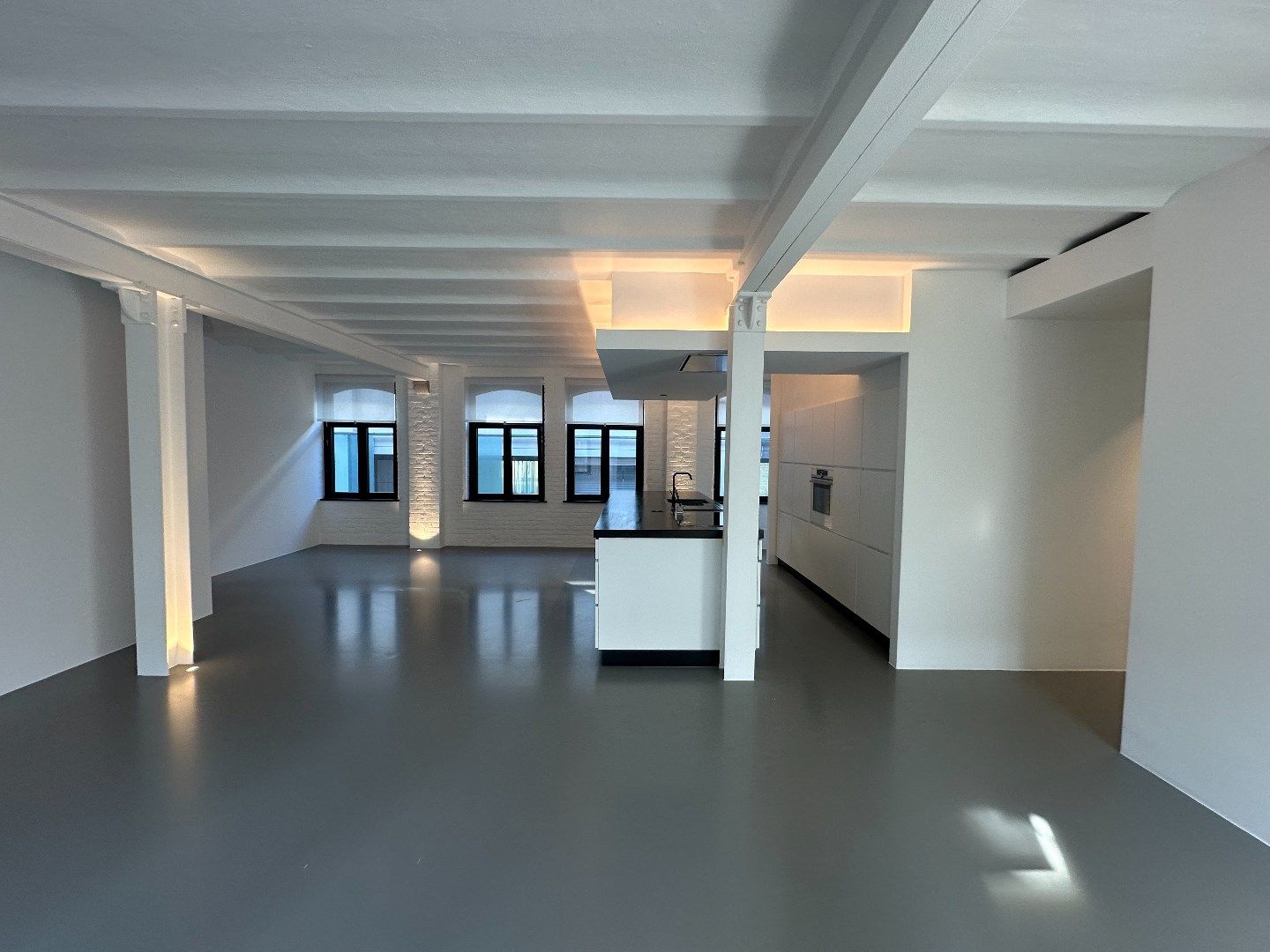 Unieke loft in het hart van de stad met twee slaapkamers foto {{pictureIndex}}