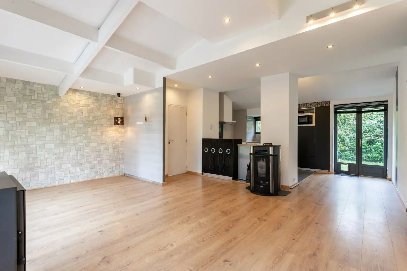 Charmante instapklare bungalow met 3 slaapkamers en garage, gelegen in een rustige en groene woonomgeving foto 11