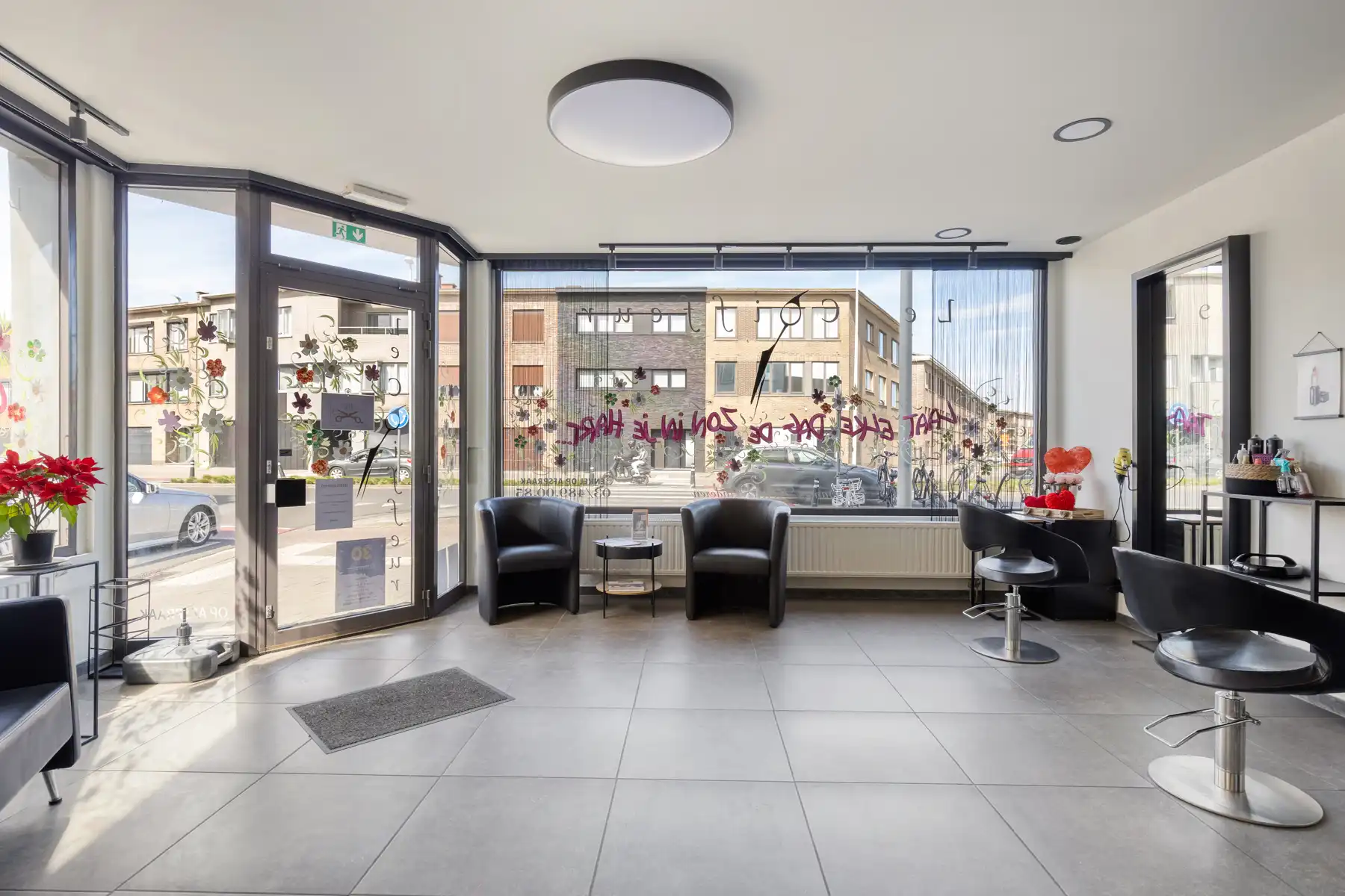 Hoekgebouw met 8 appartementen en handelszaak te Lier foto 3